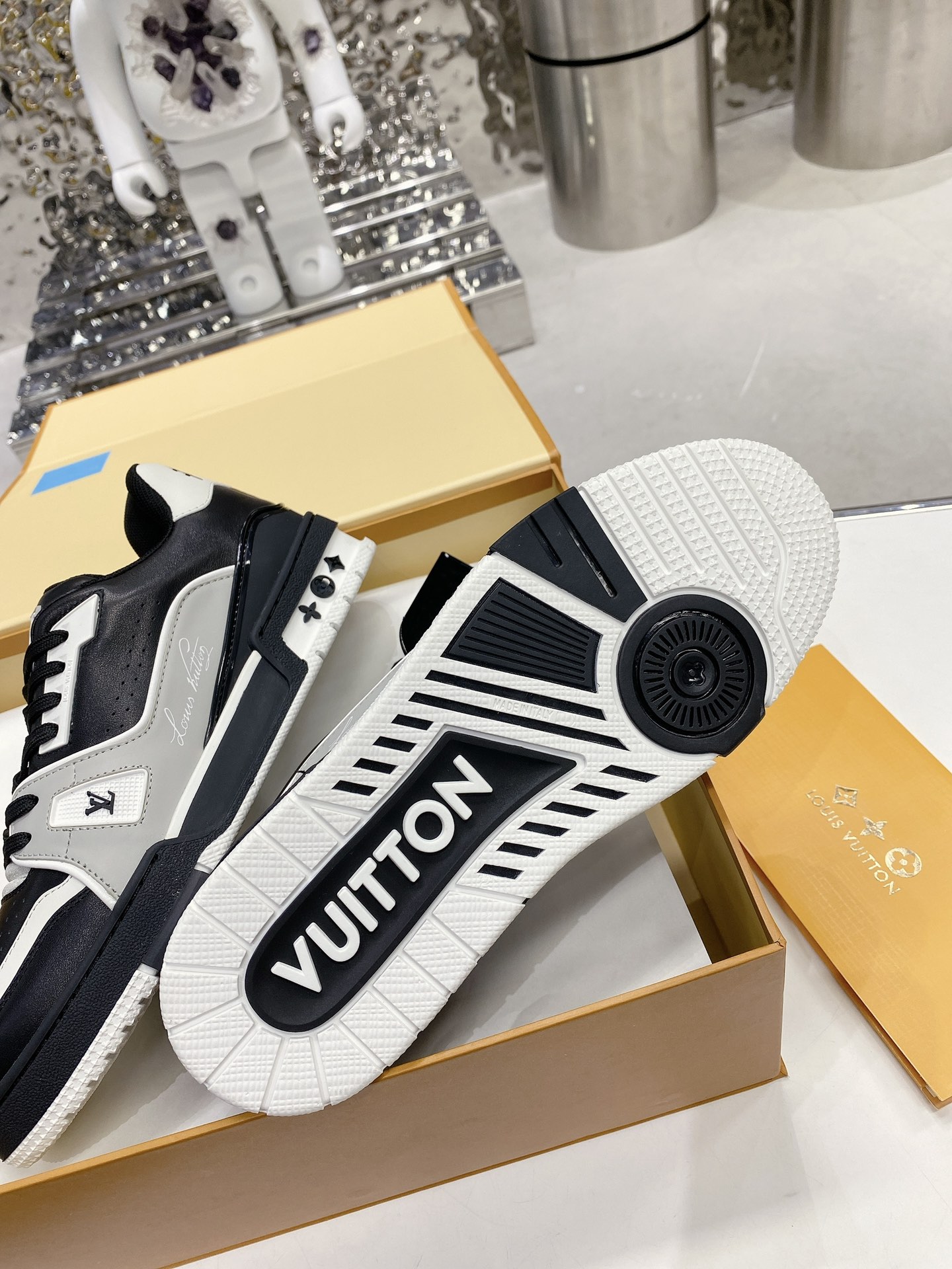 LV shoe