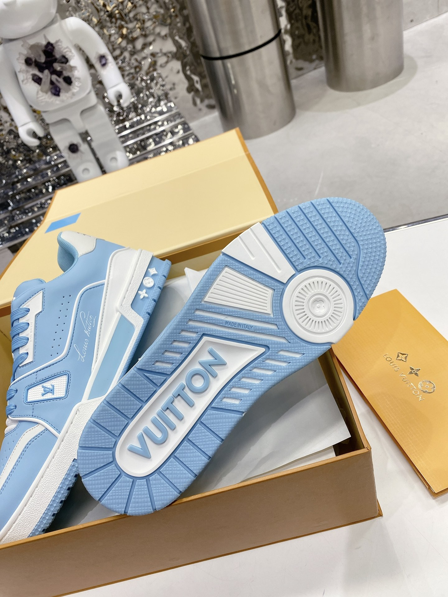 LV shoe