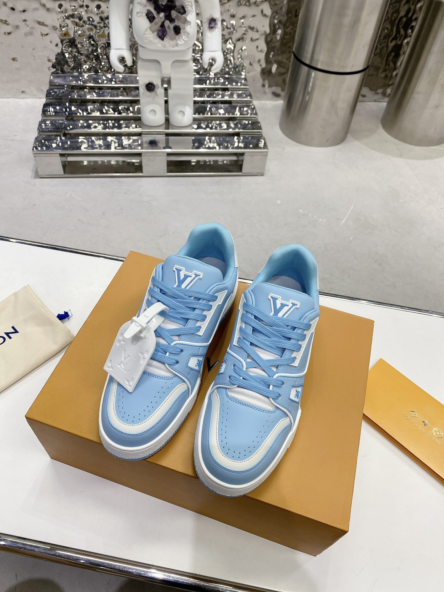LV shoe