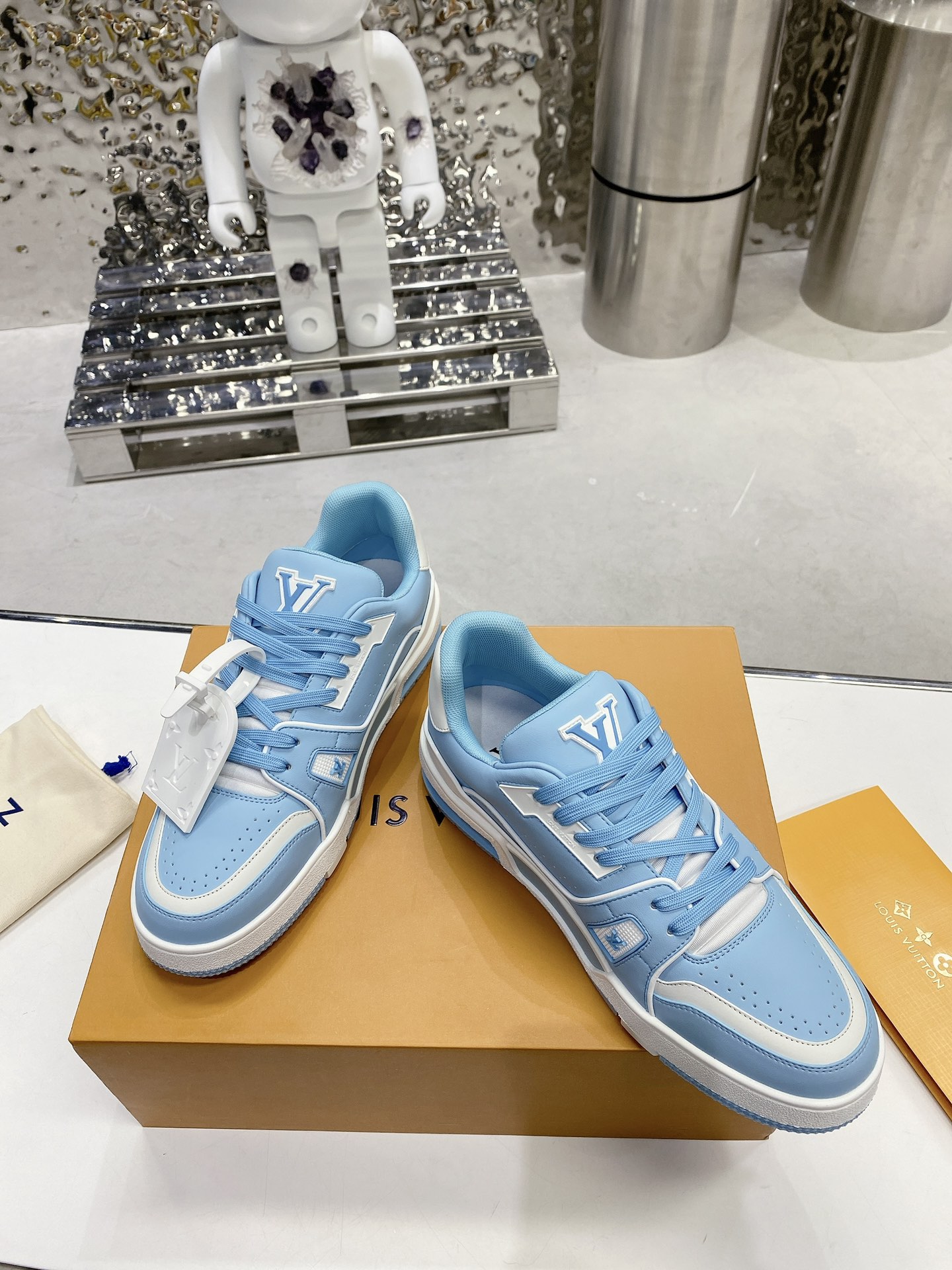 LV shoe