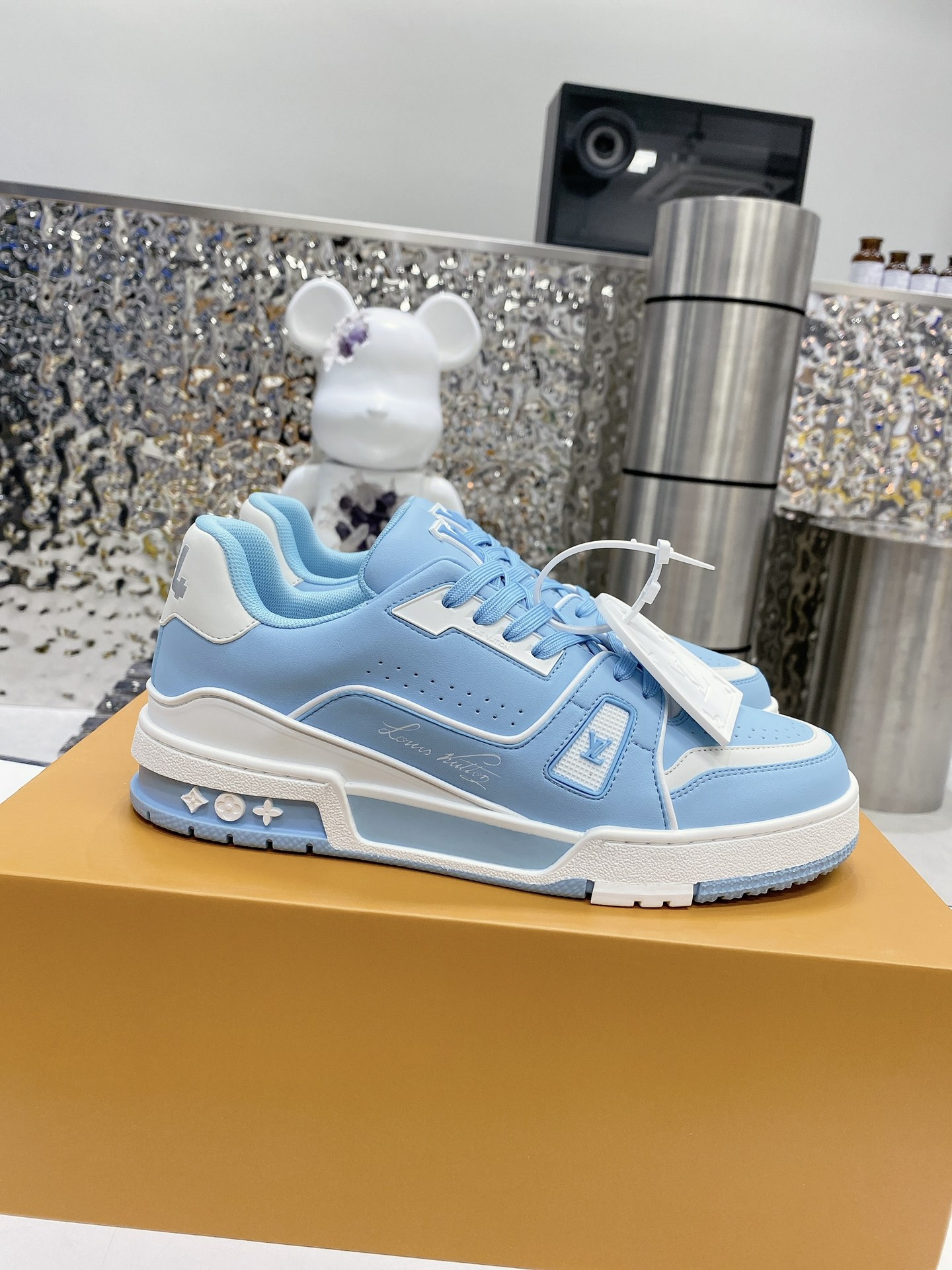 LV shoe