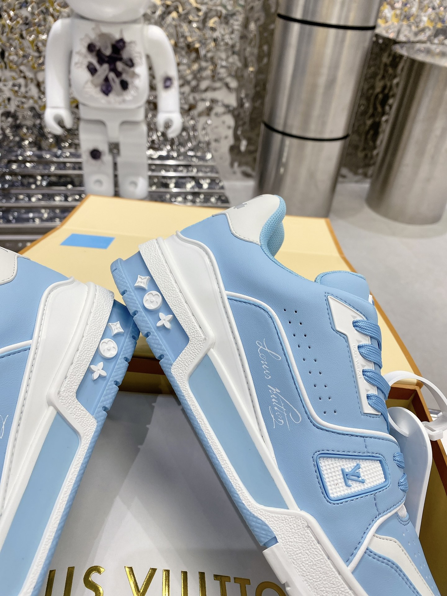 LV shoe