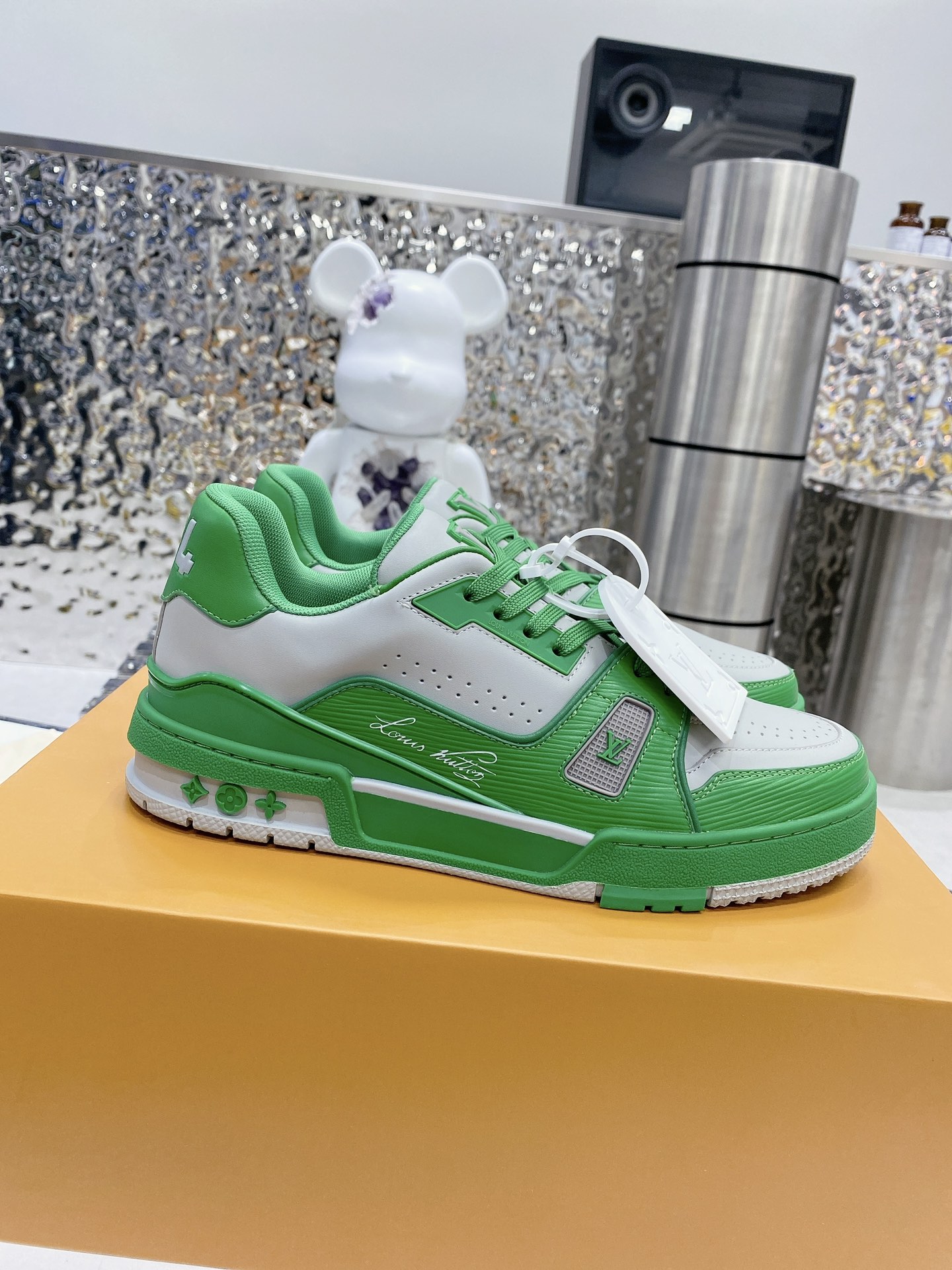 LV shoe