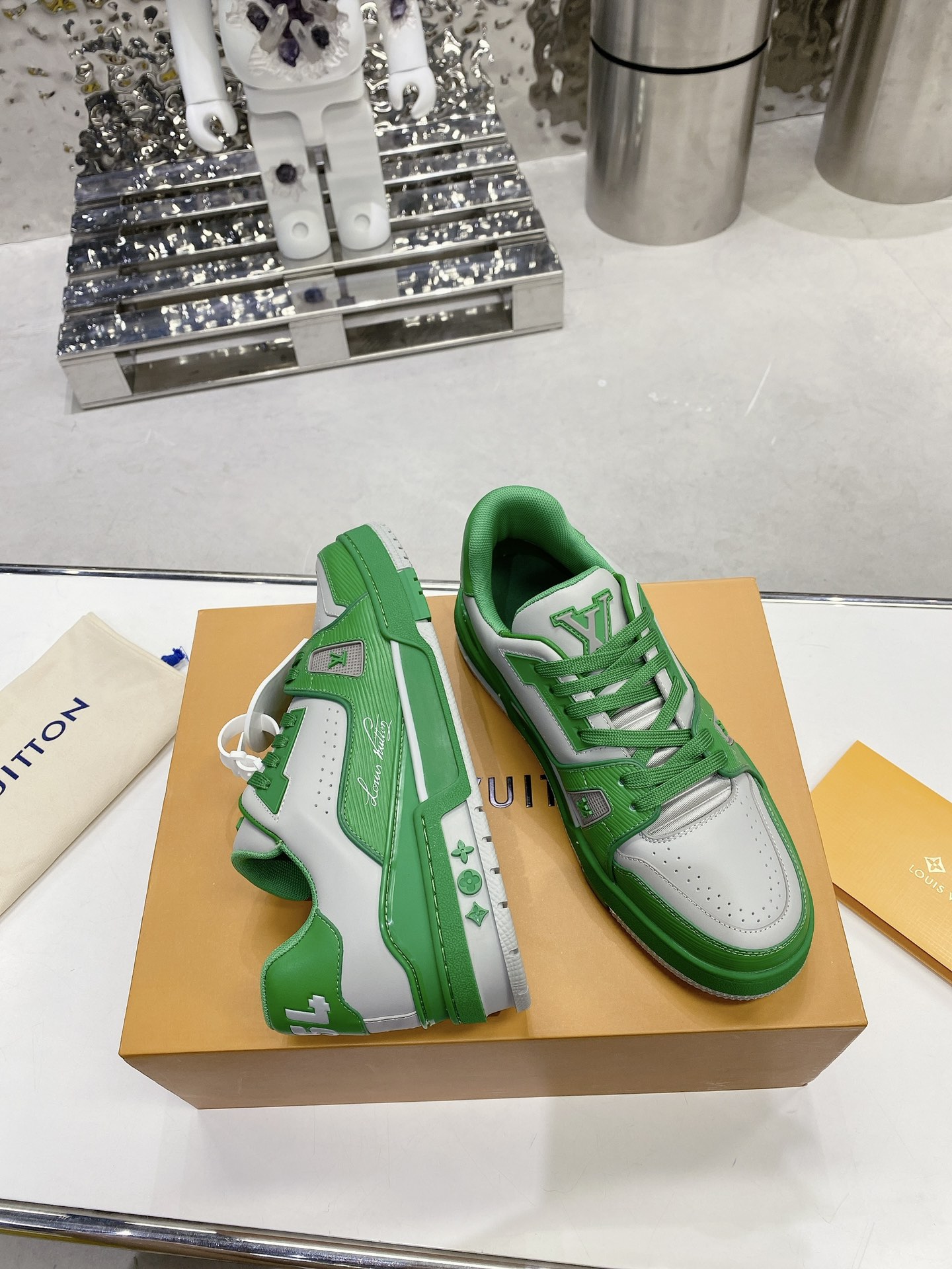 LV shoe