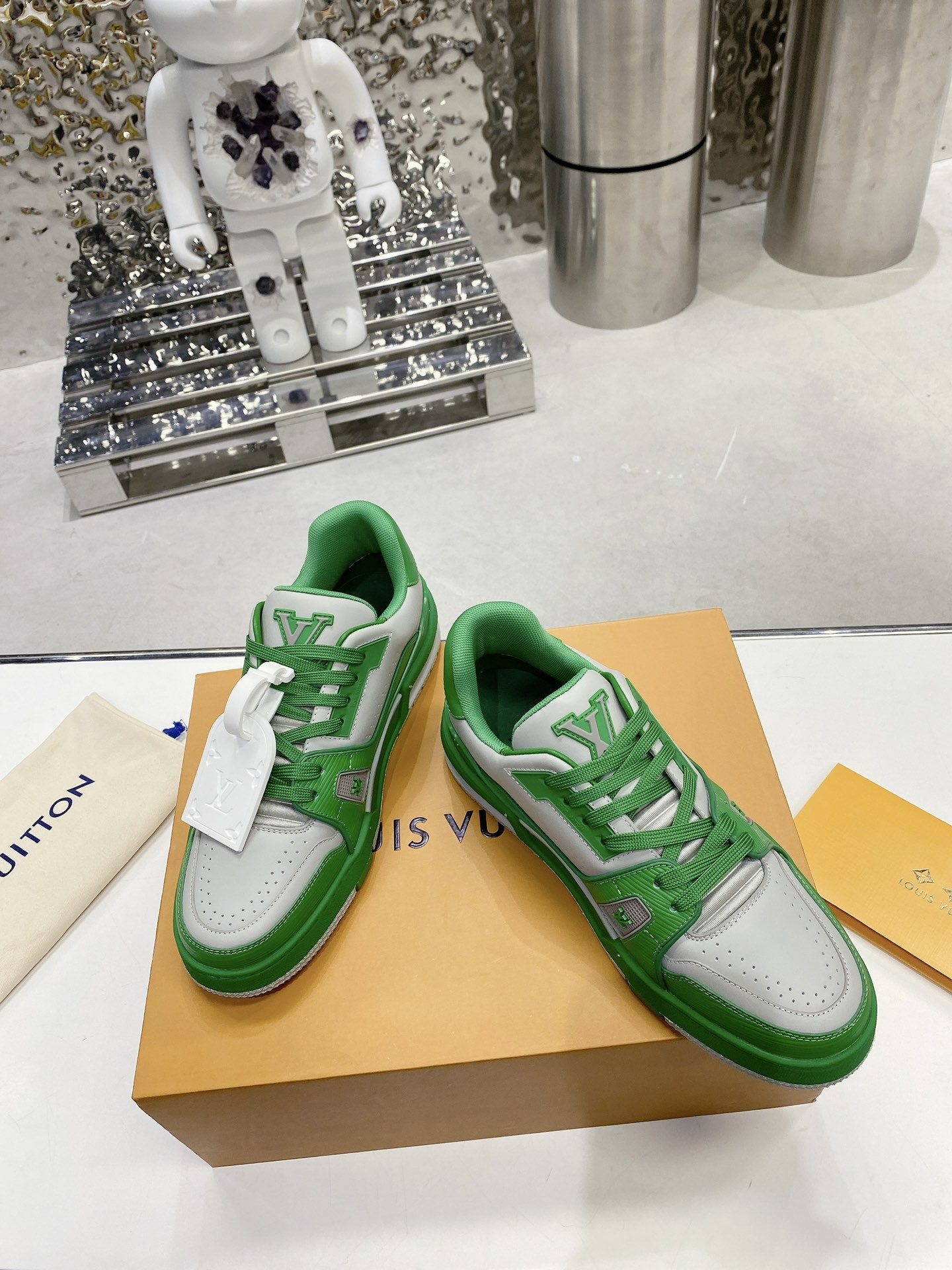 LV shoe