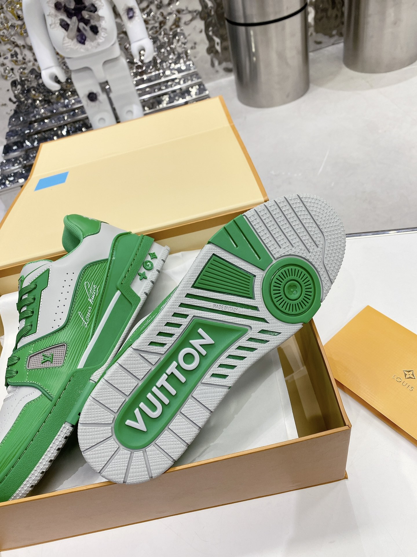 LV shoe