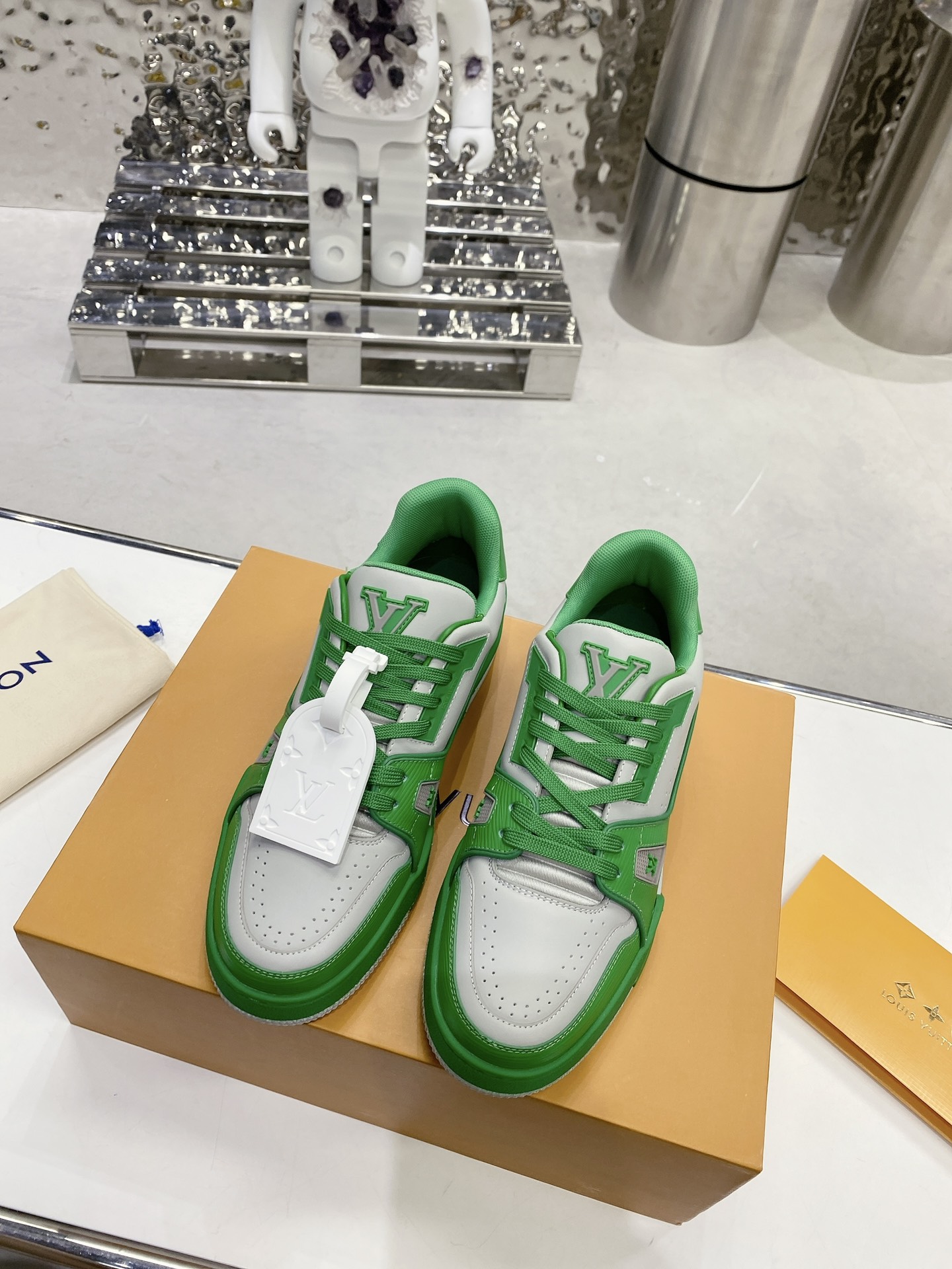 LV shoe