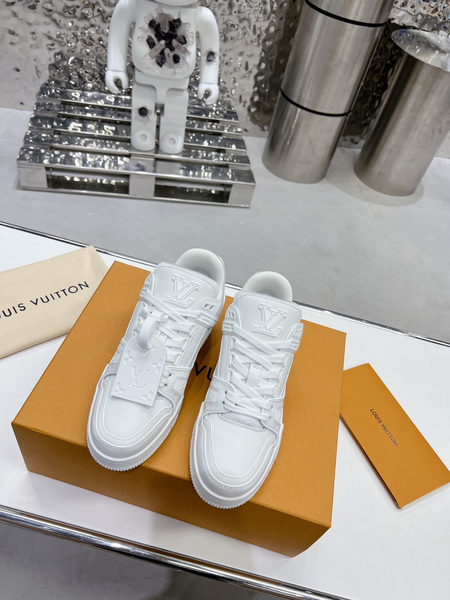LV shoe