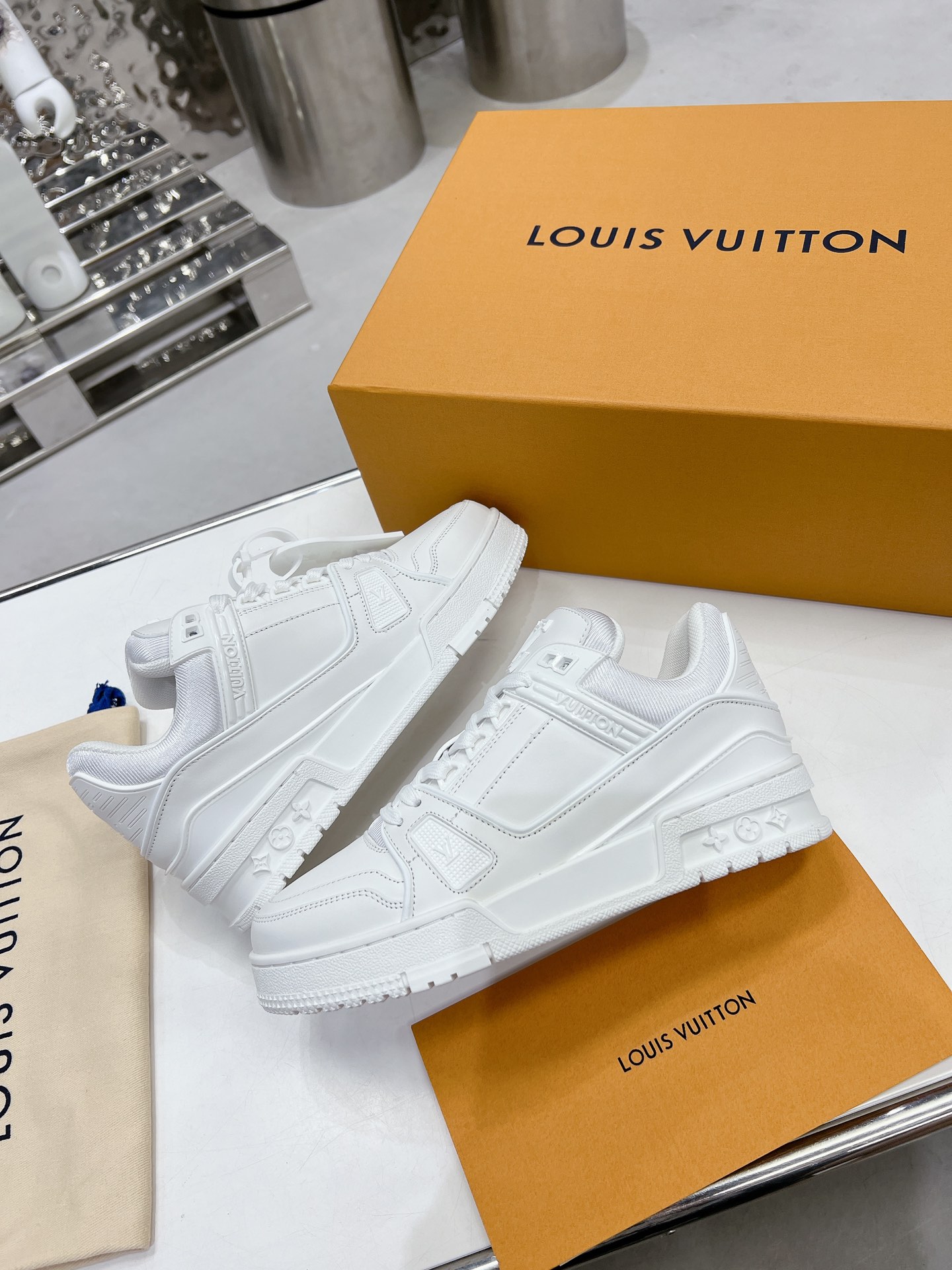 LV shoe