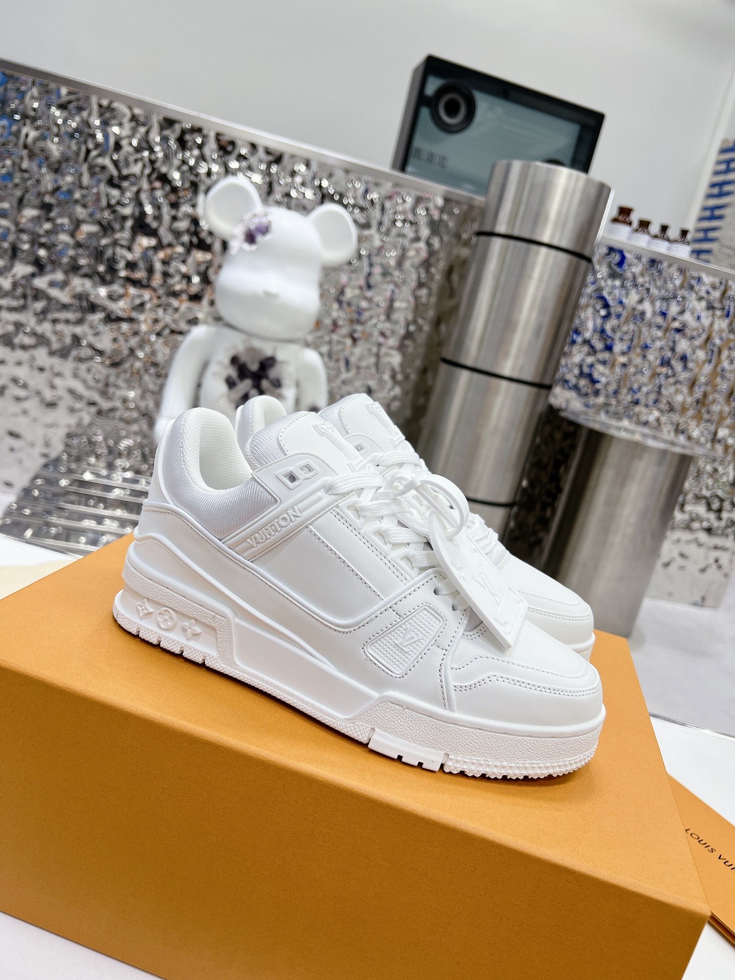 LV shoe