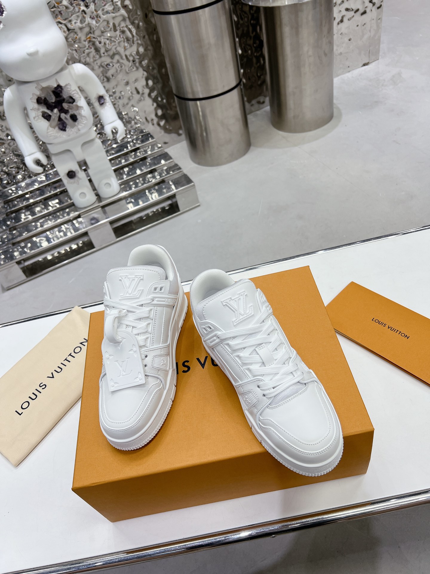 LV shoe