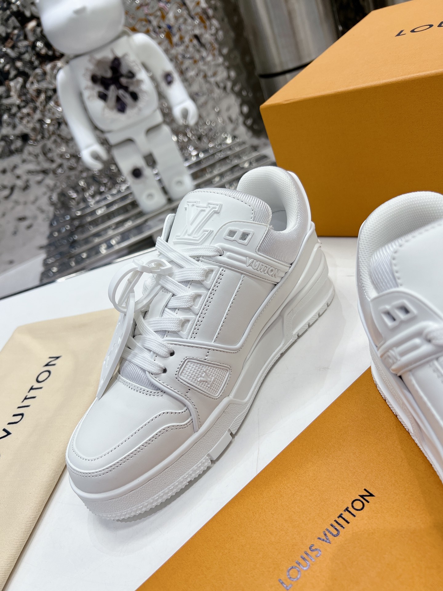 LV shoe