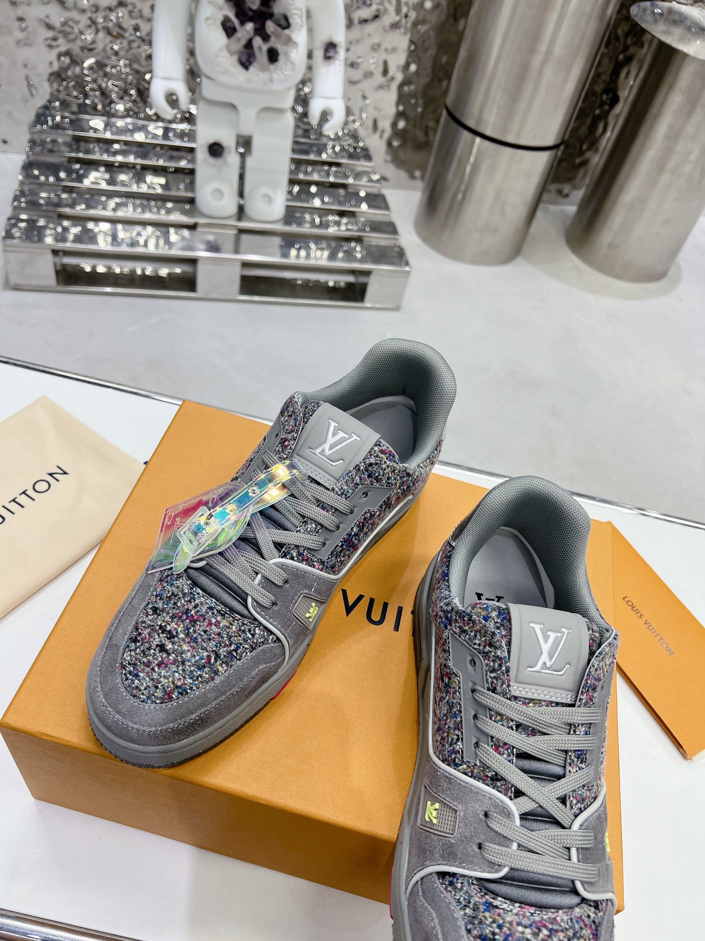 LV shoe