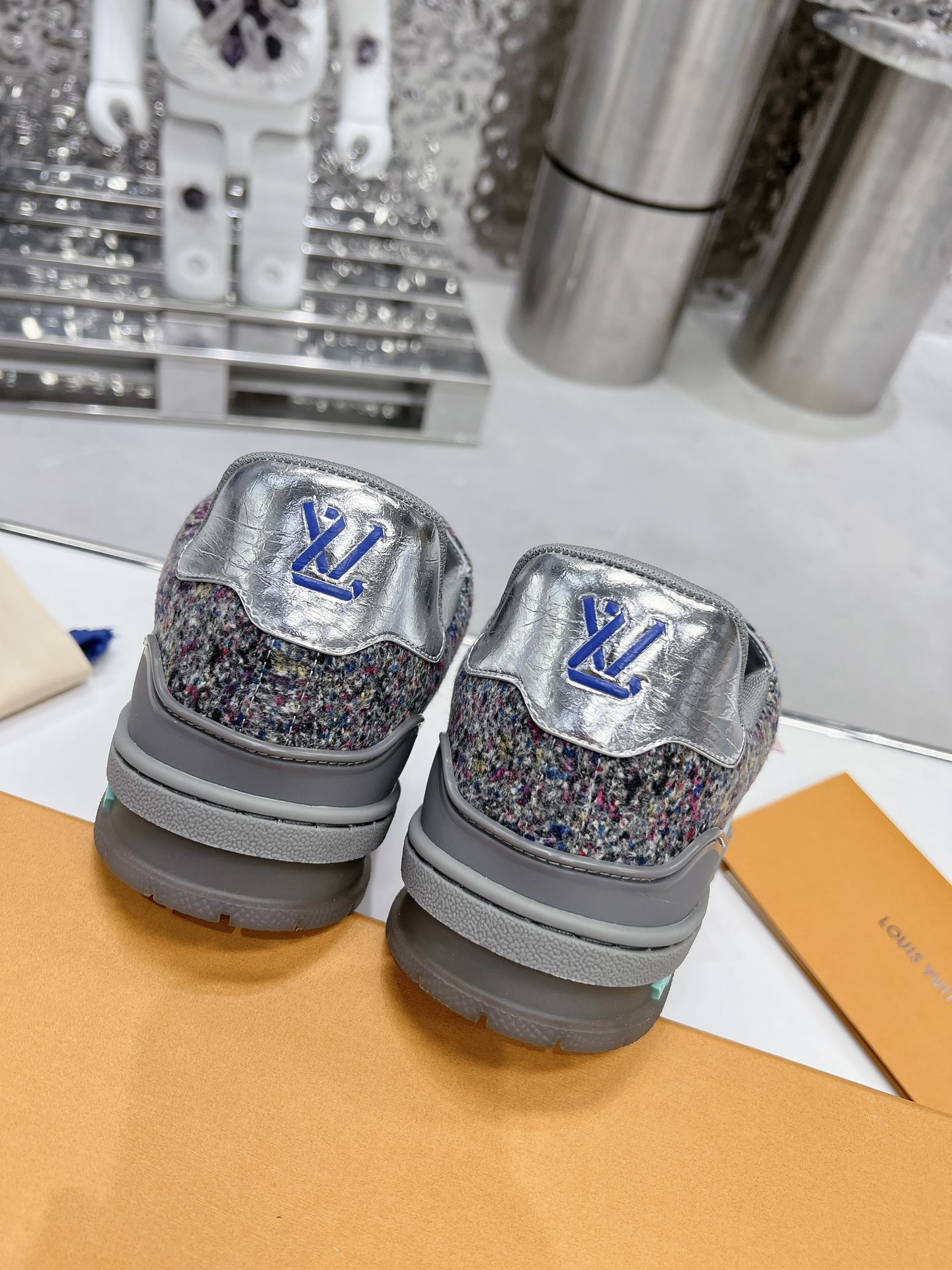 LV shoe