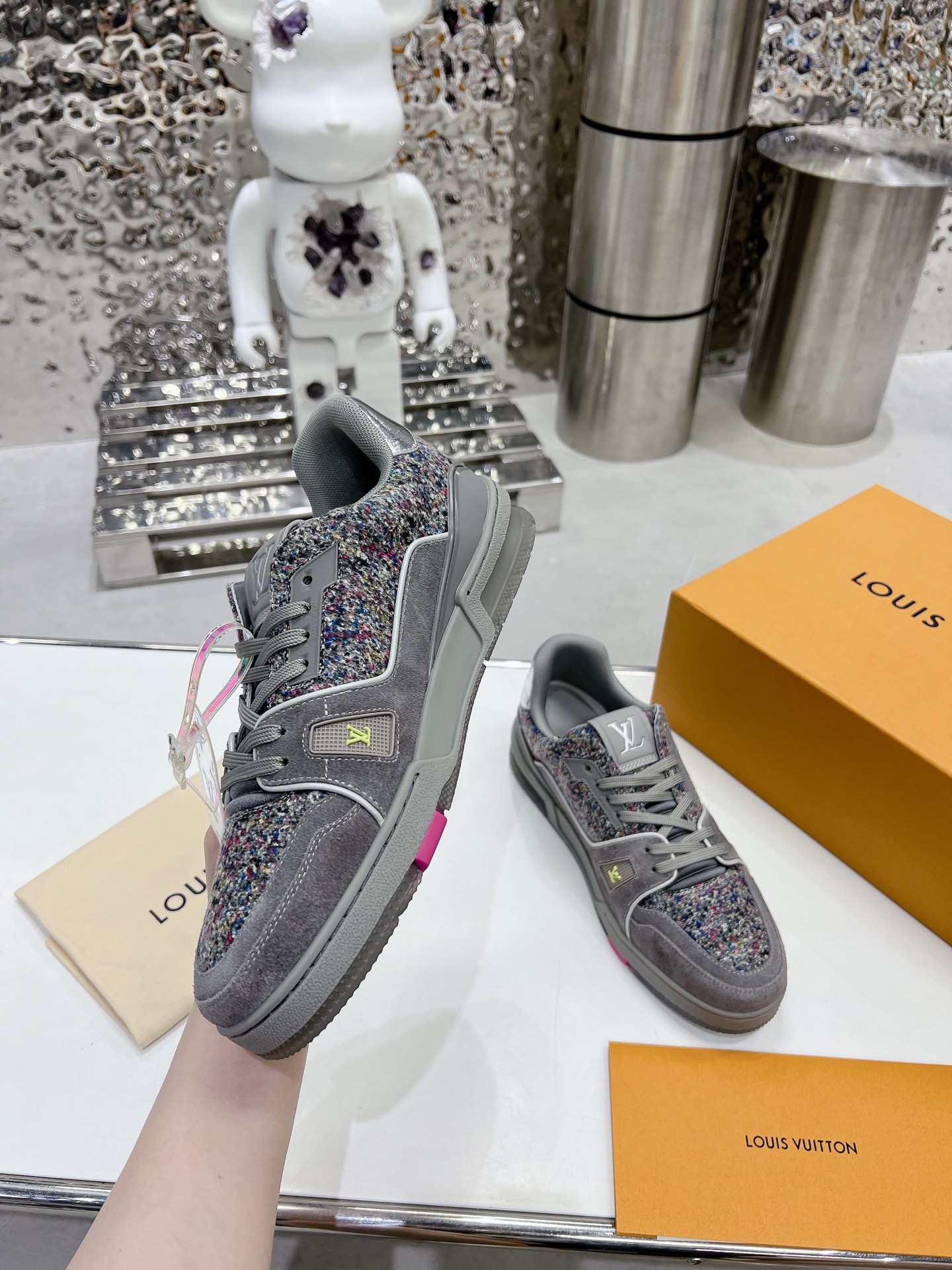 LV shoe
