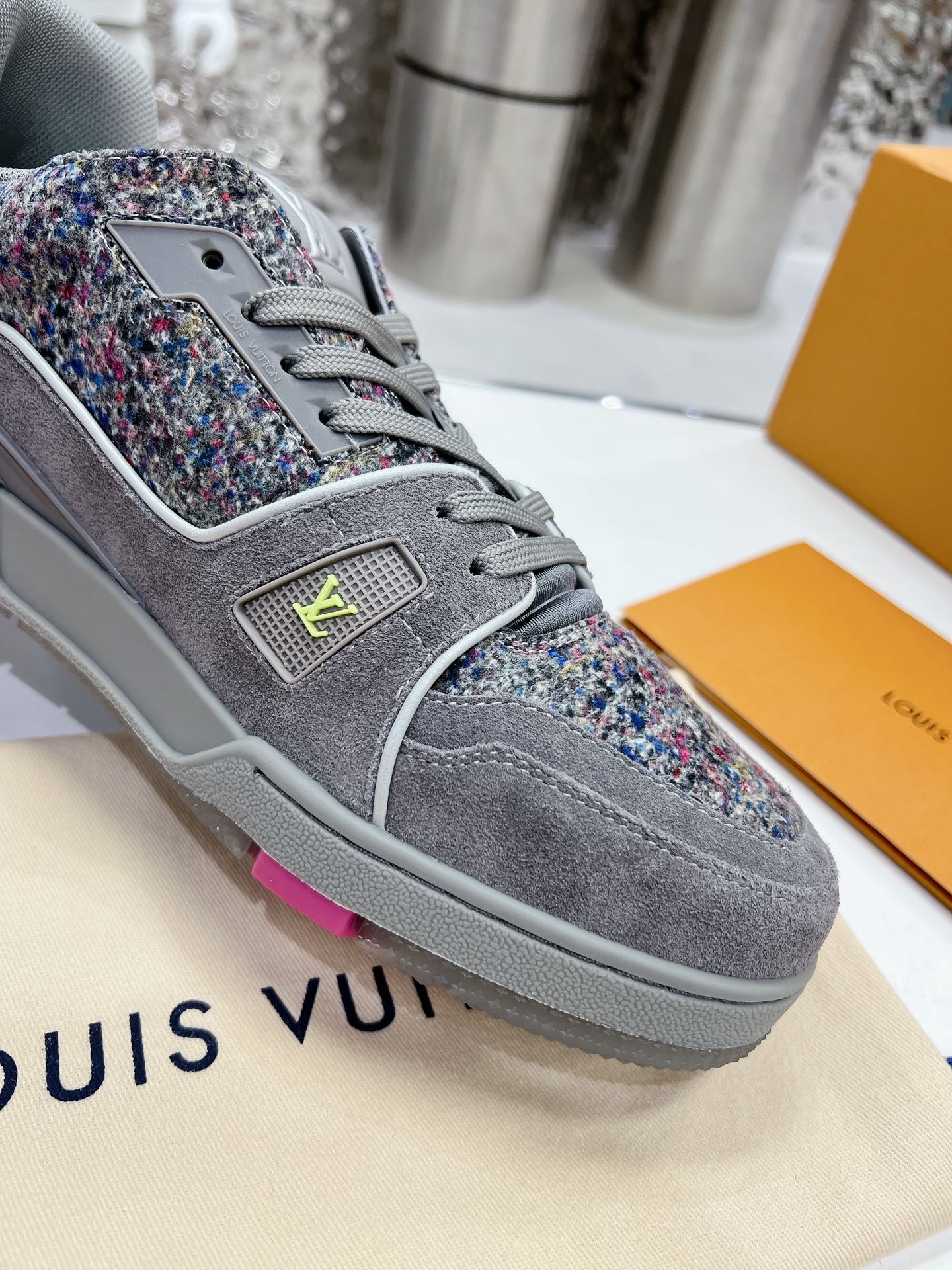LV shoe