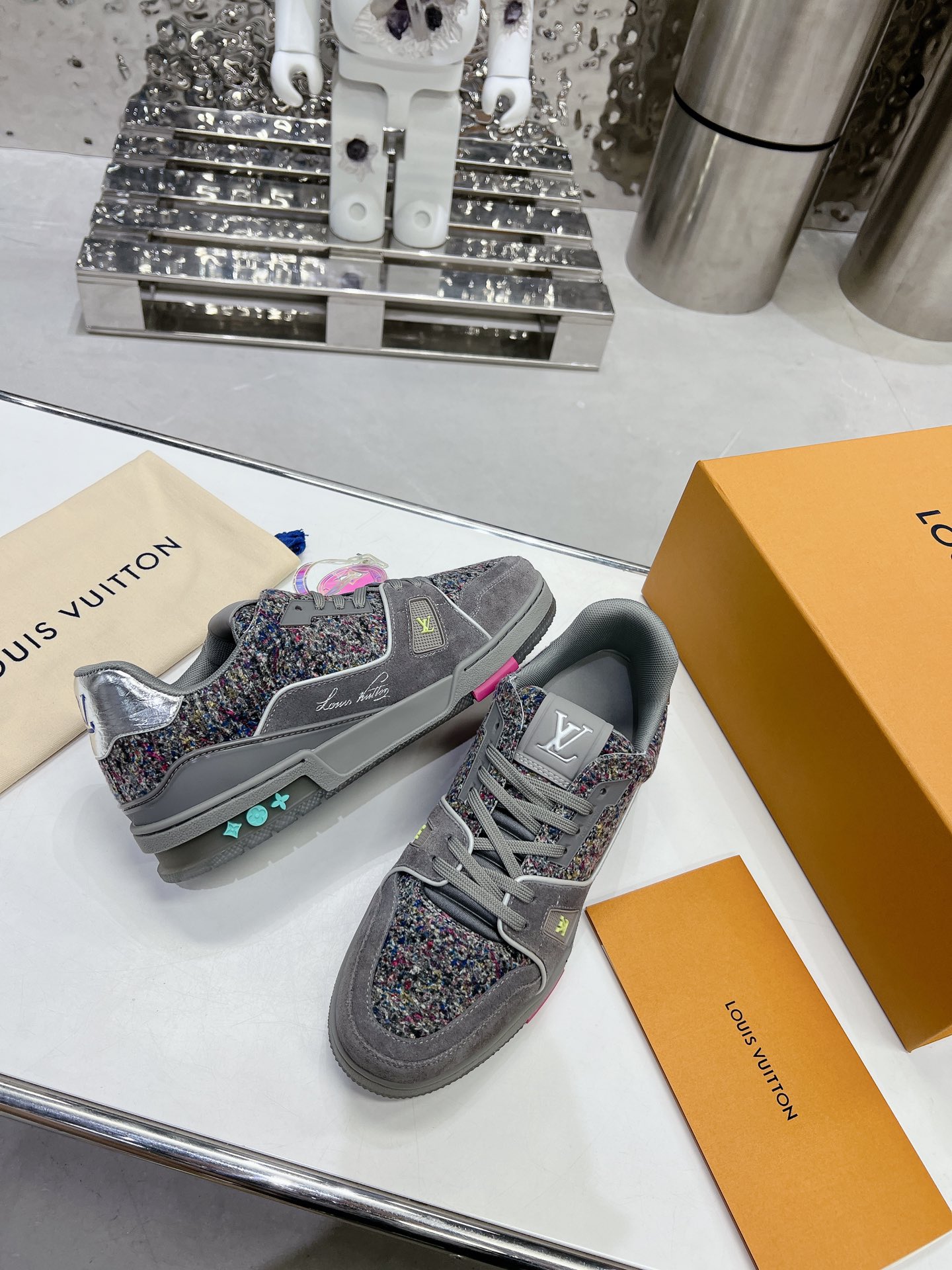 LV shoe