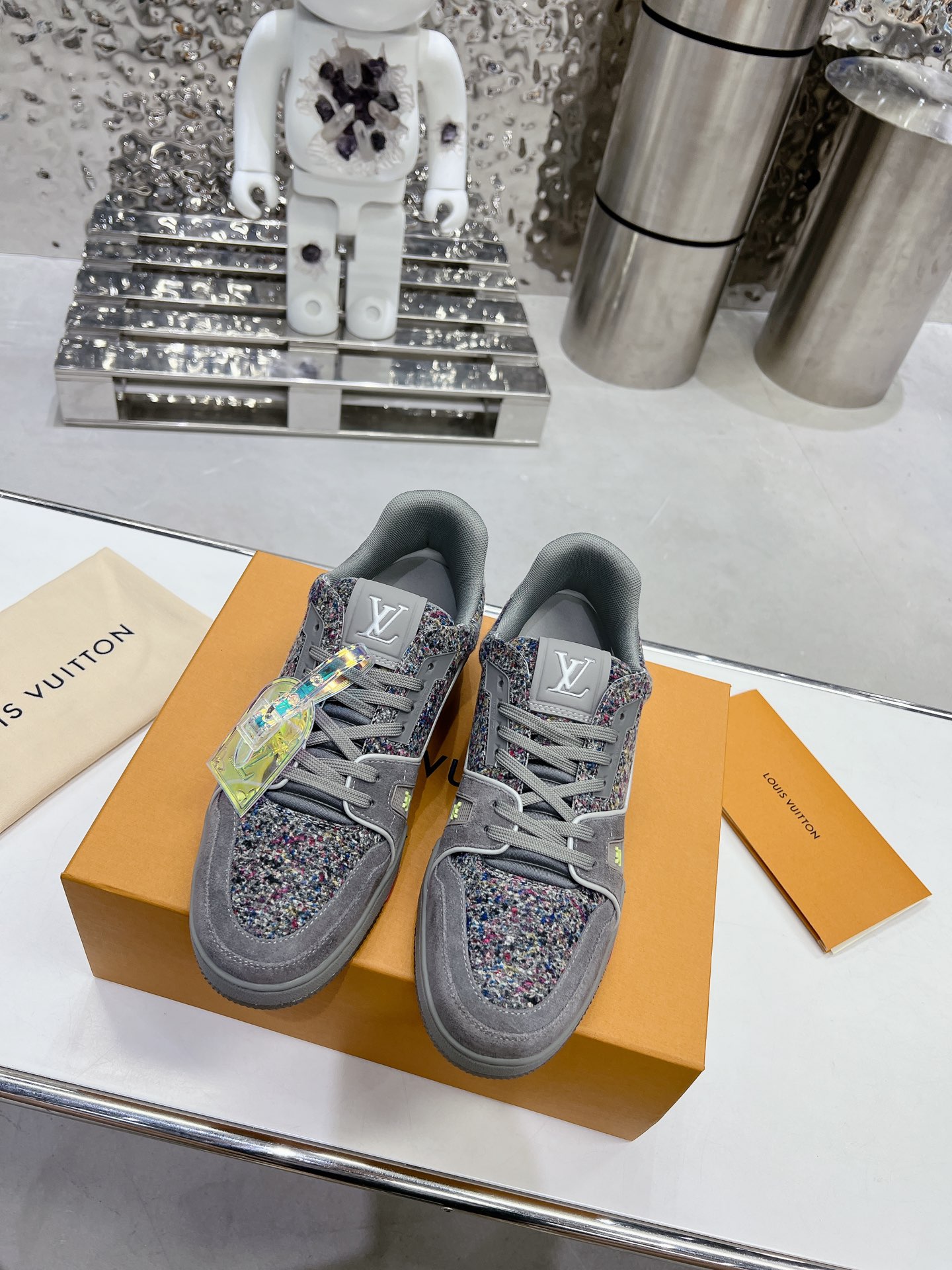 LV shoe
