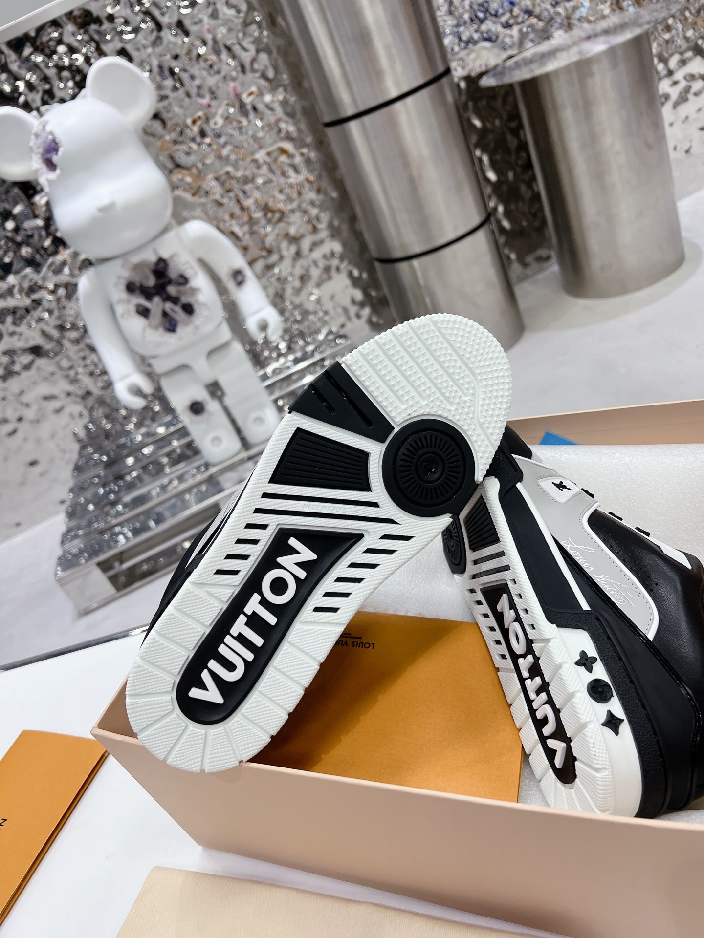 LV shoe