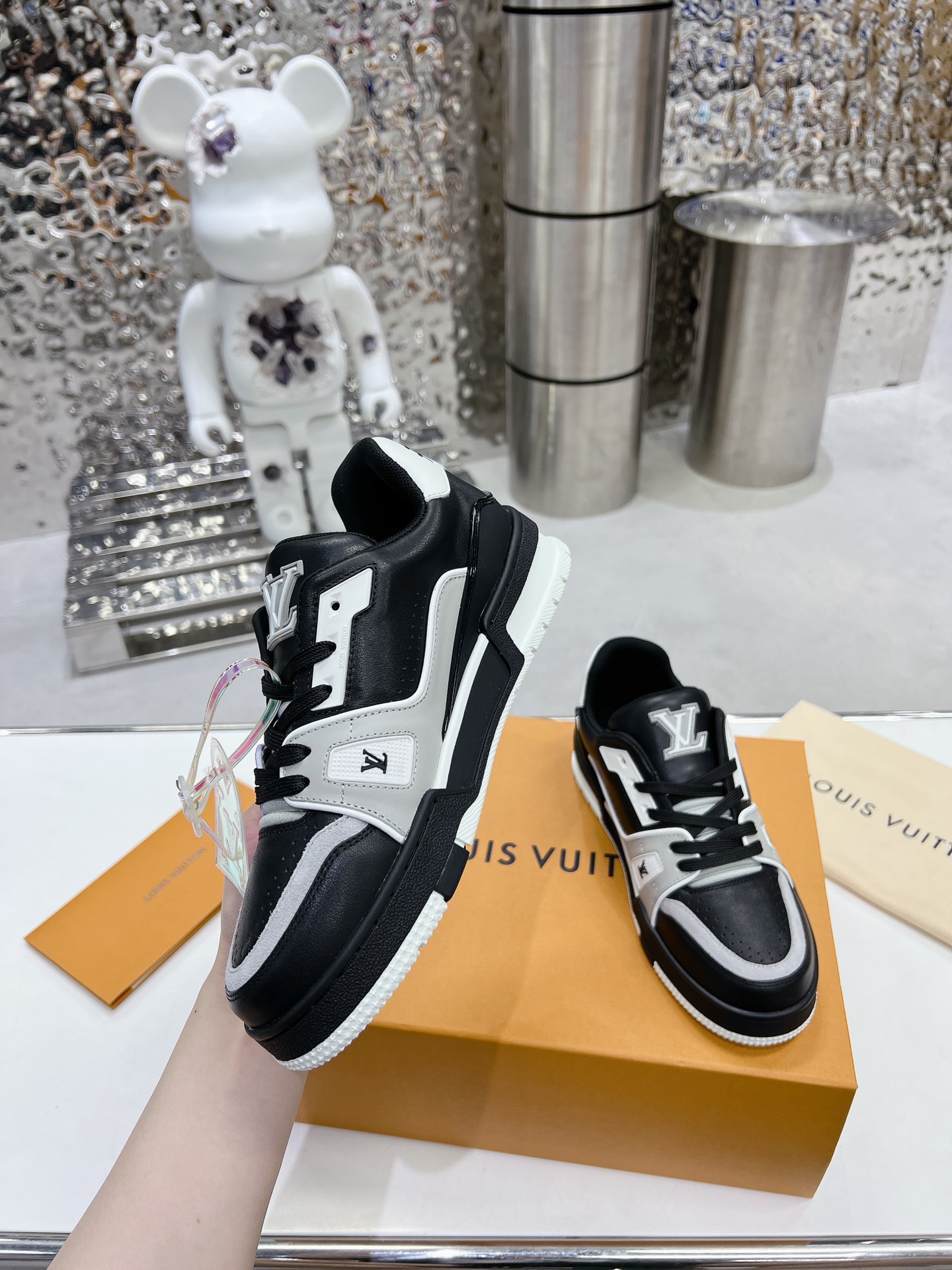LV shoe