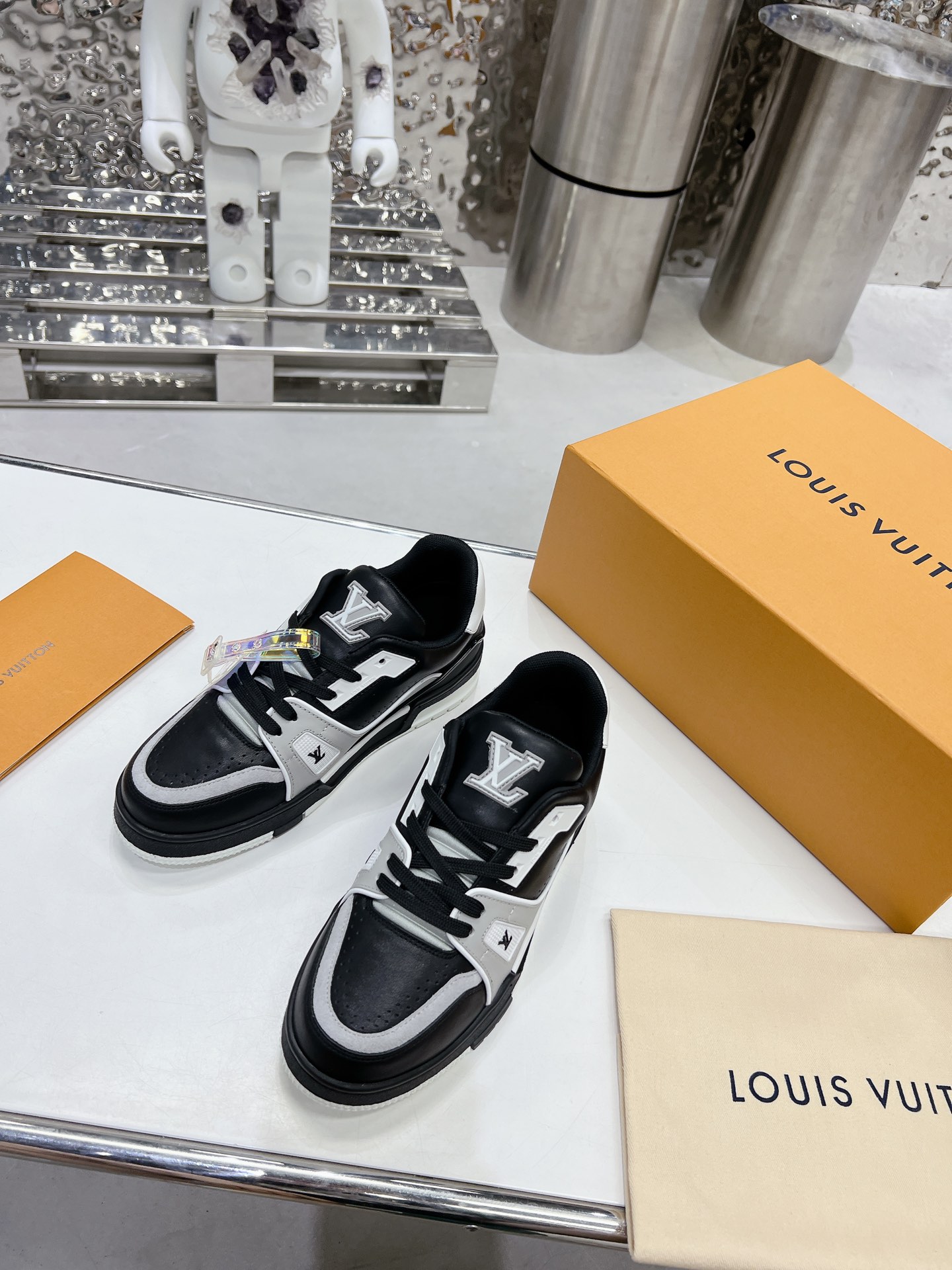 LV shoe
