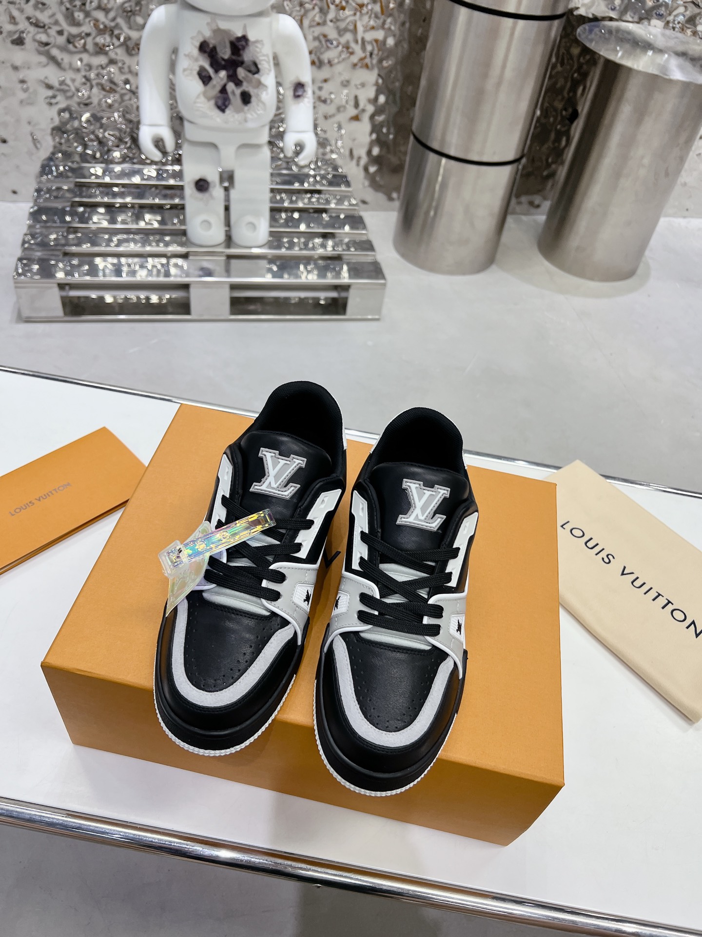 LV shoe