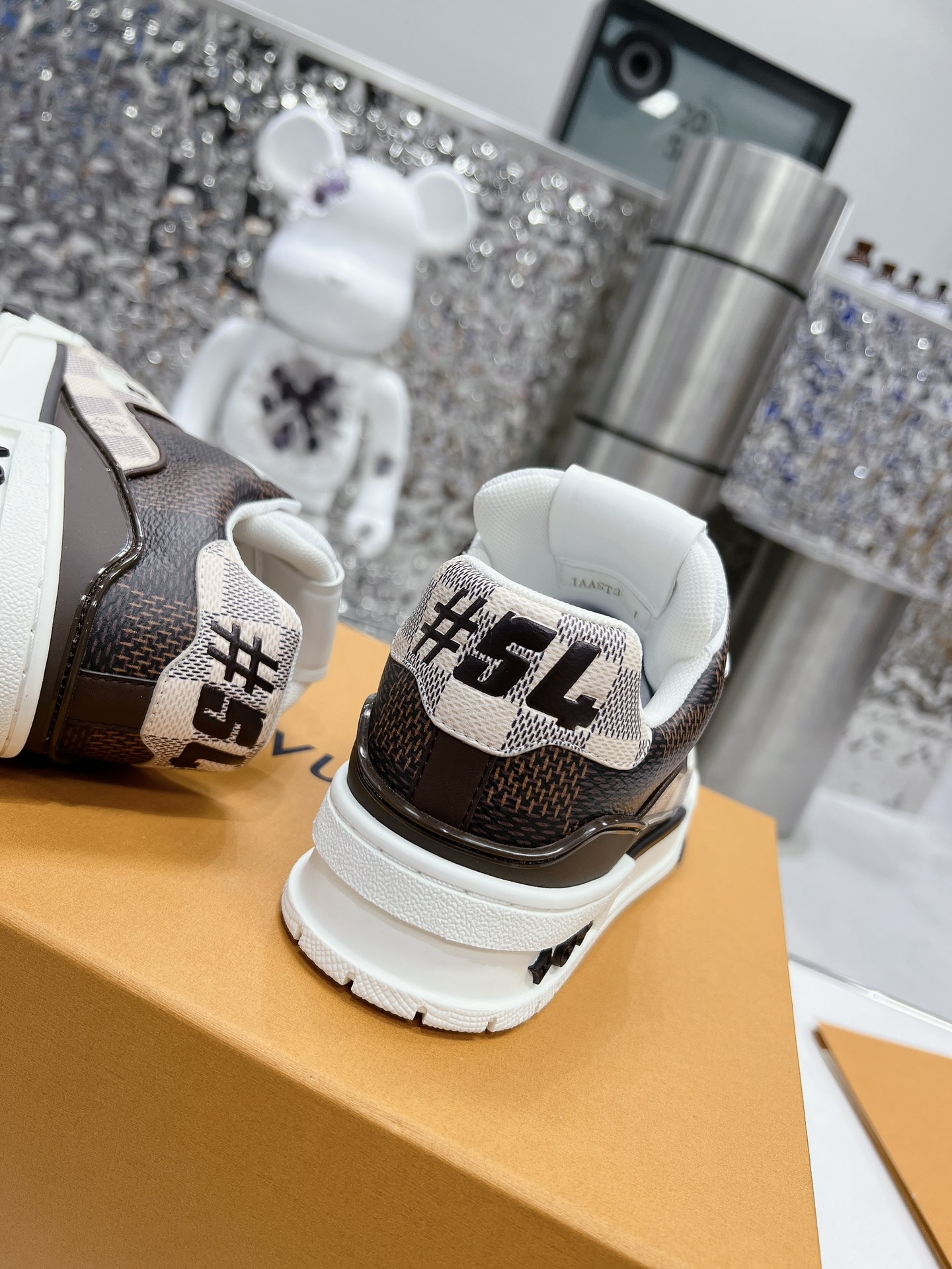 LV shoe