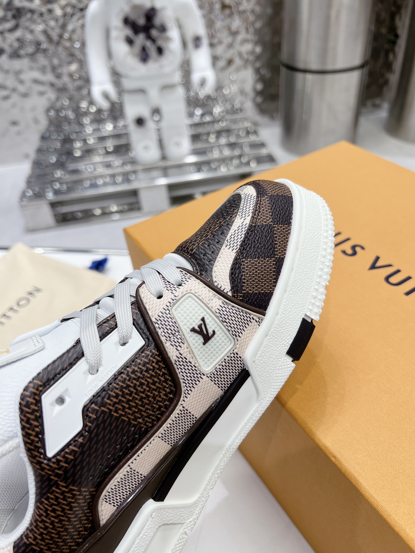 LV shoe