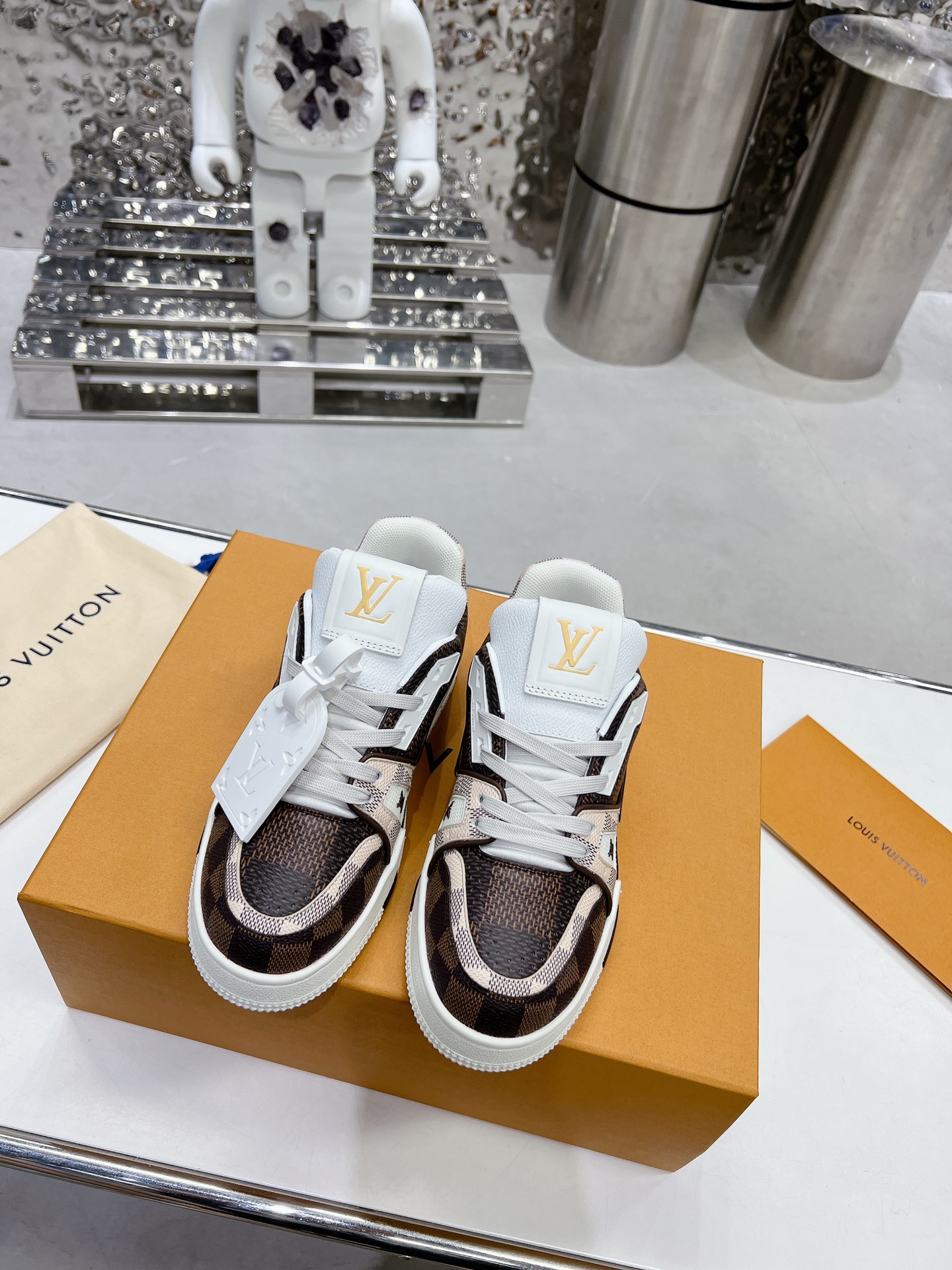 LV shoe