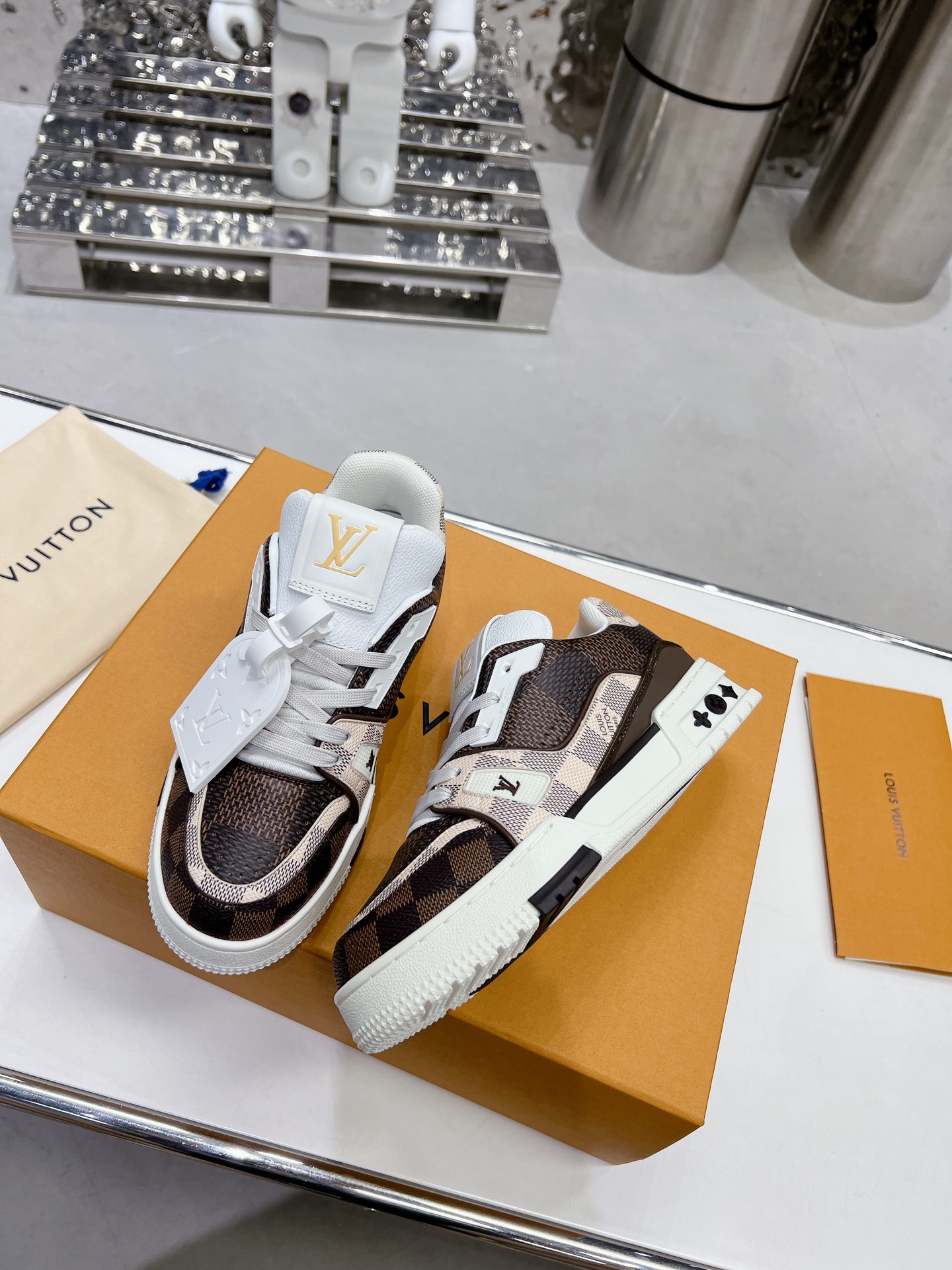LV shoe