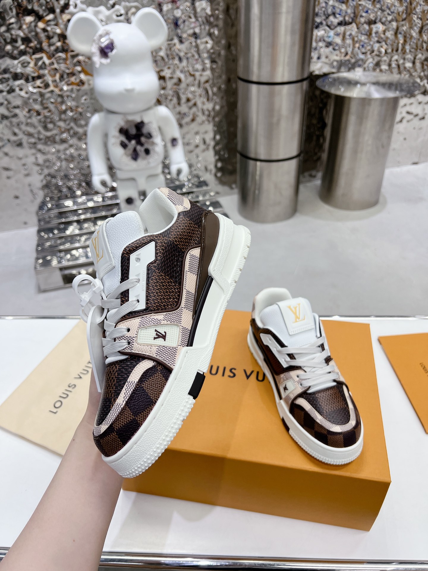 LV shoe