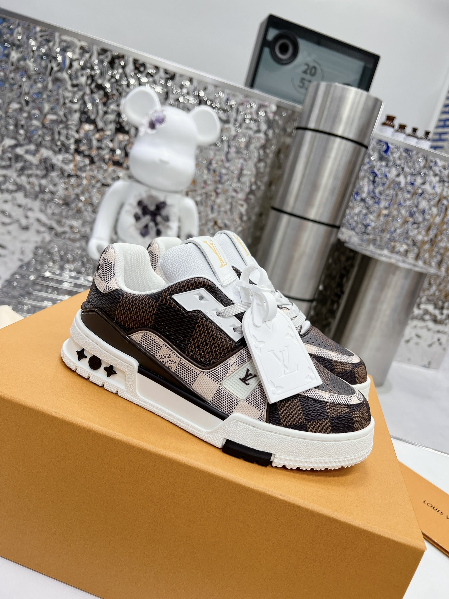 LV shoe