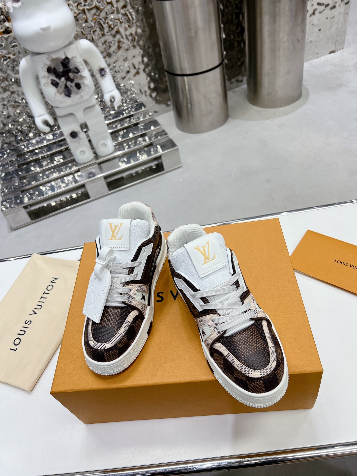 LV shoe
