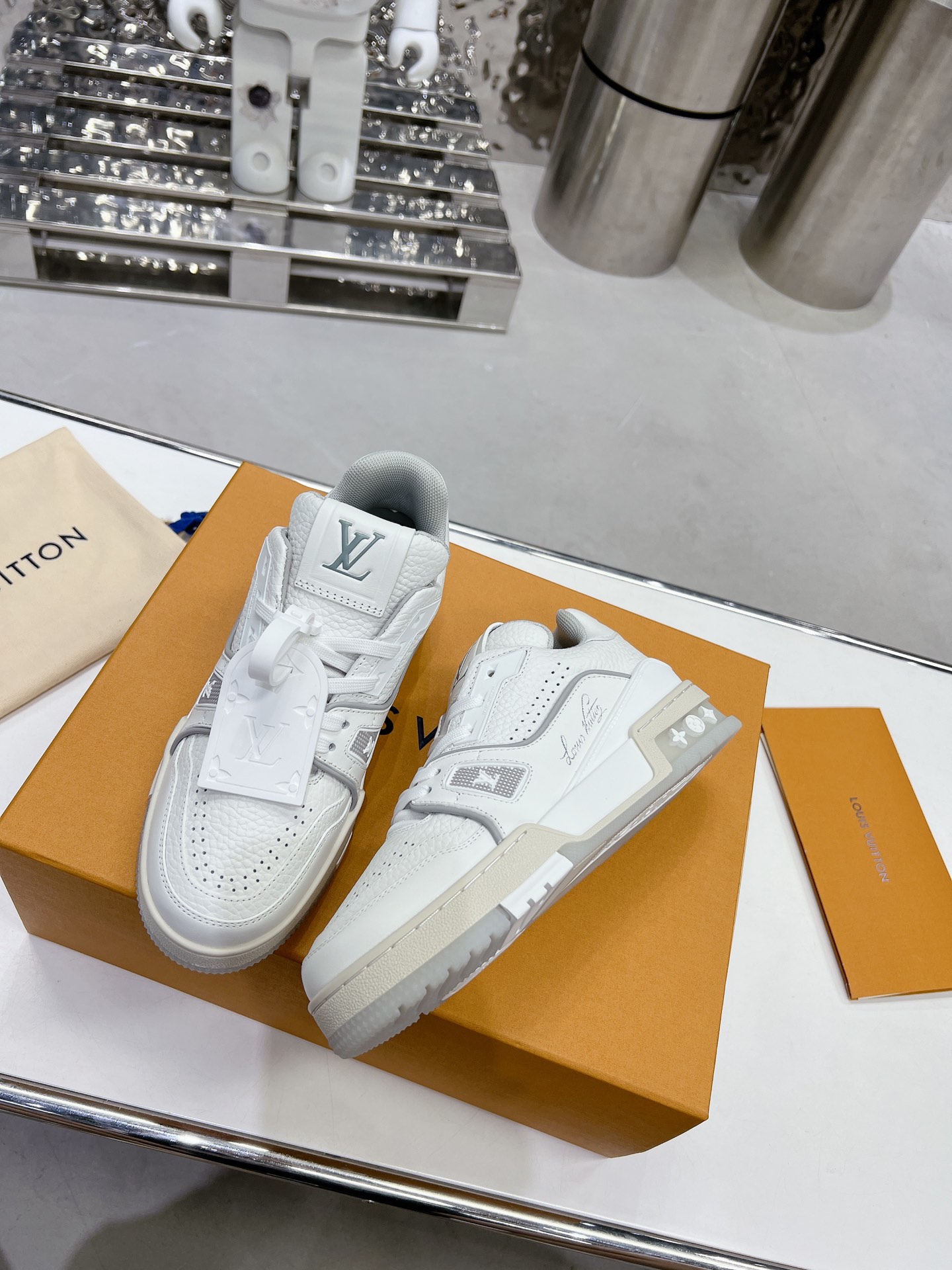 LV shoe