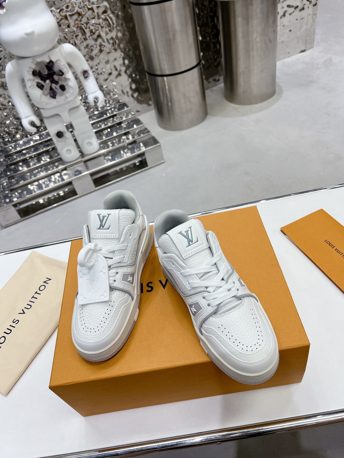 LV shoe