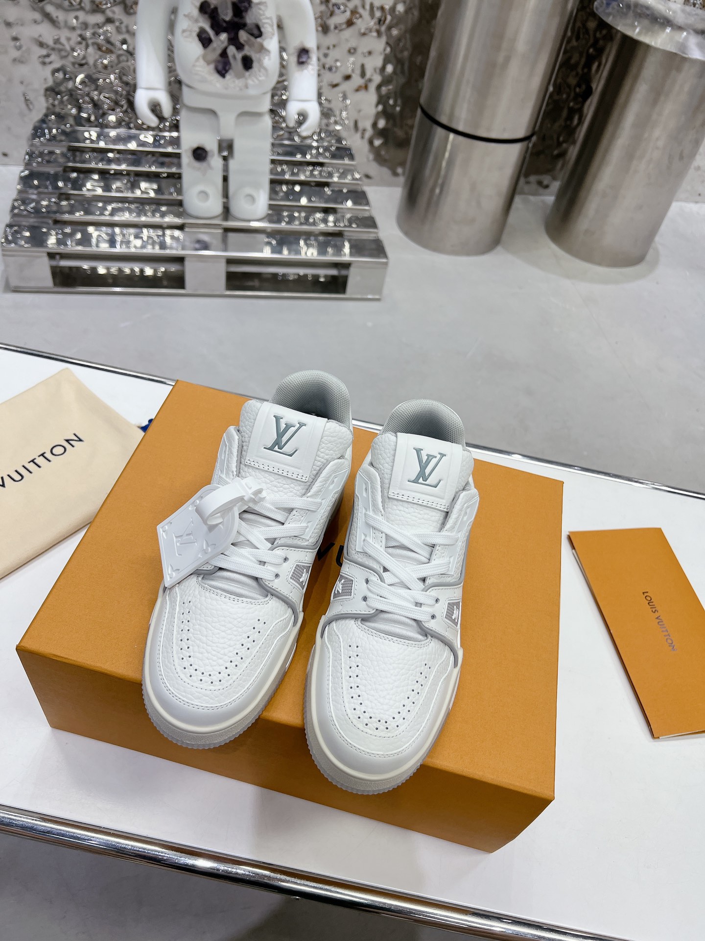 LV shoe