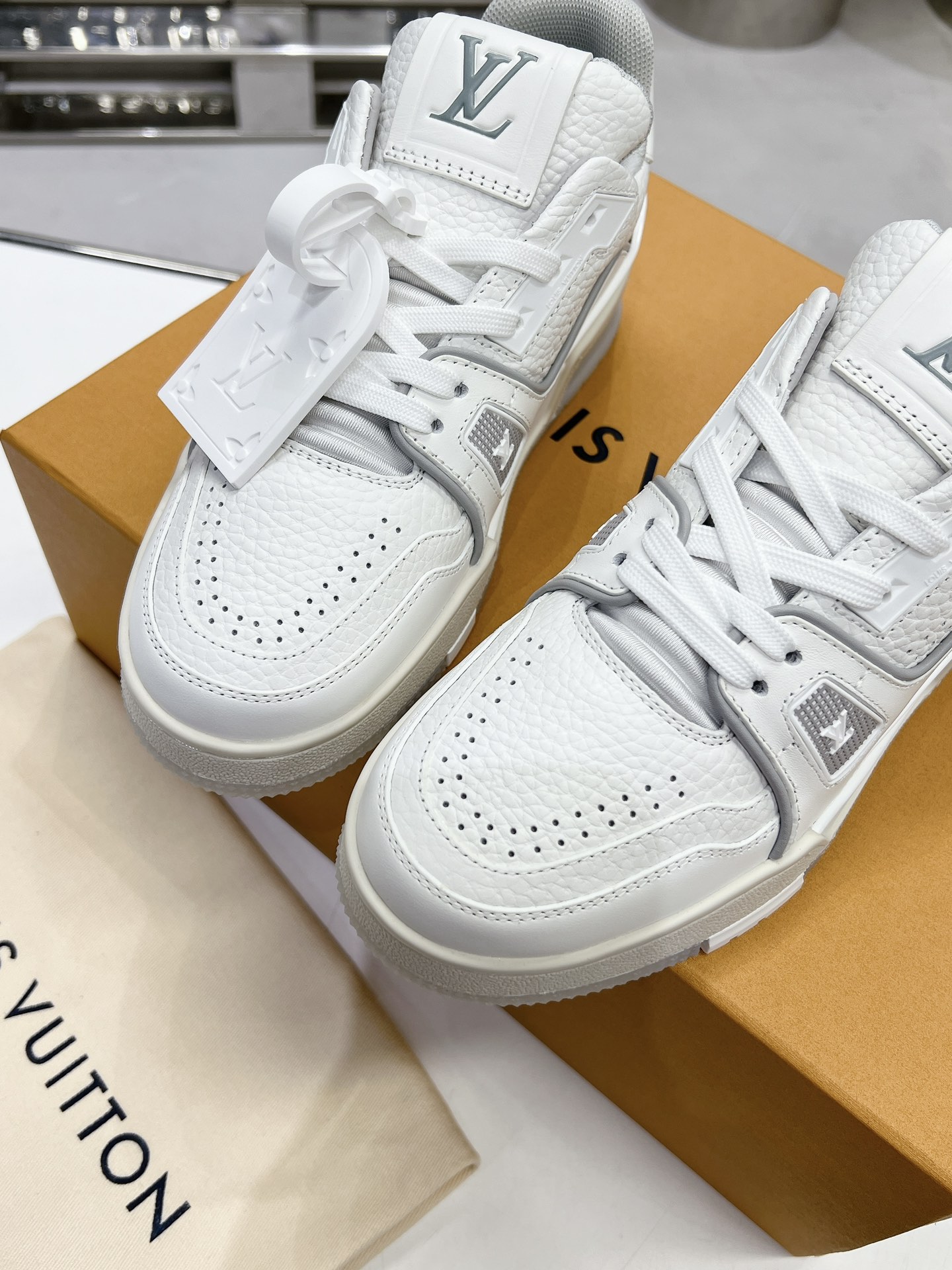 LV shoe