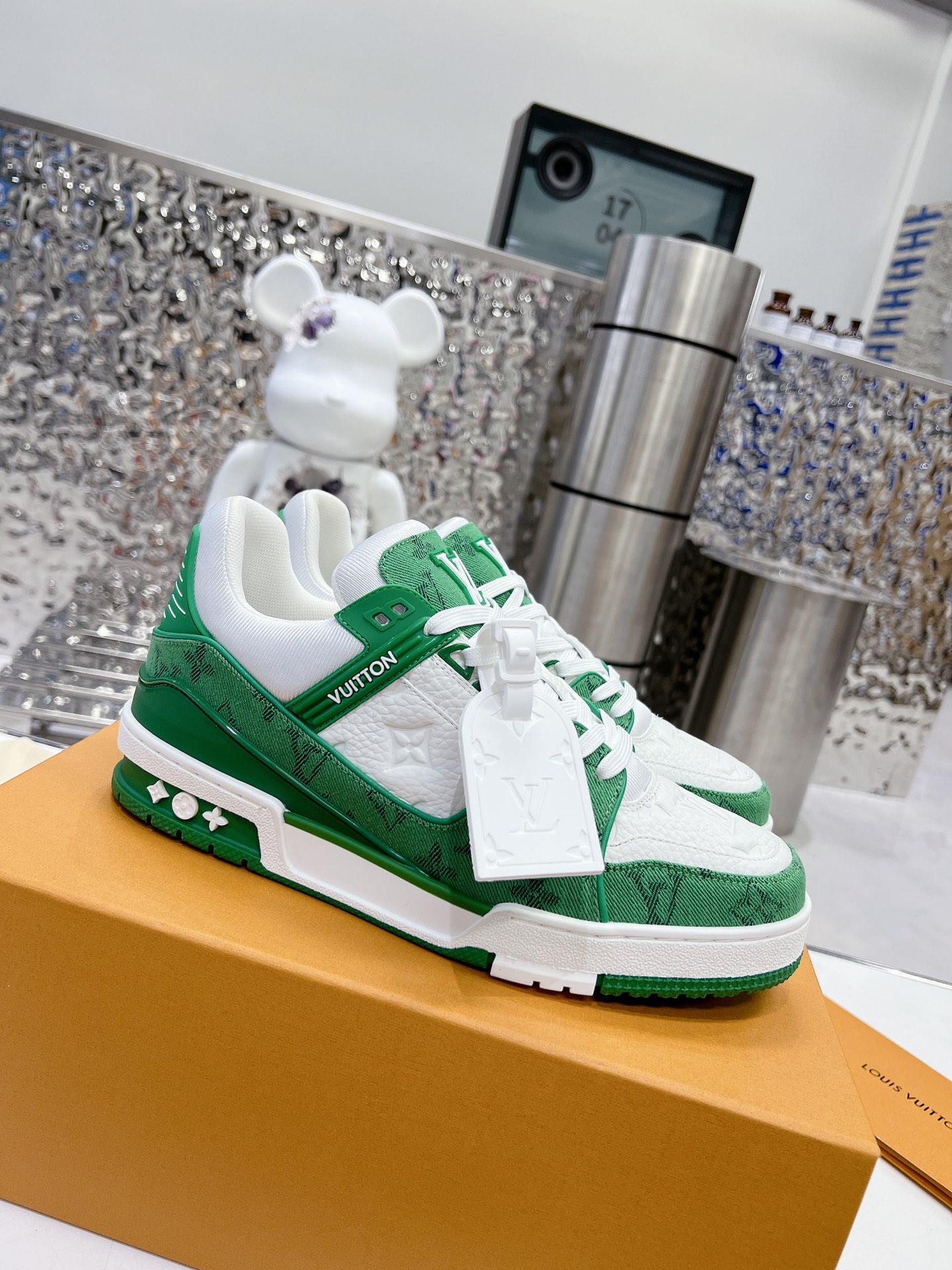 LV shoe