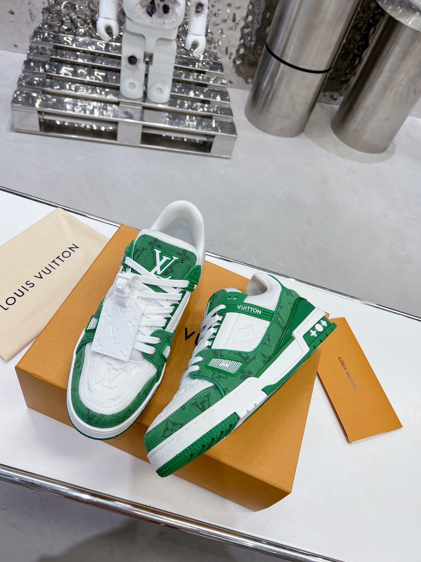 LV shoe