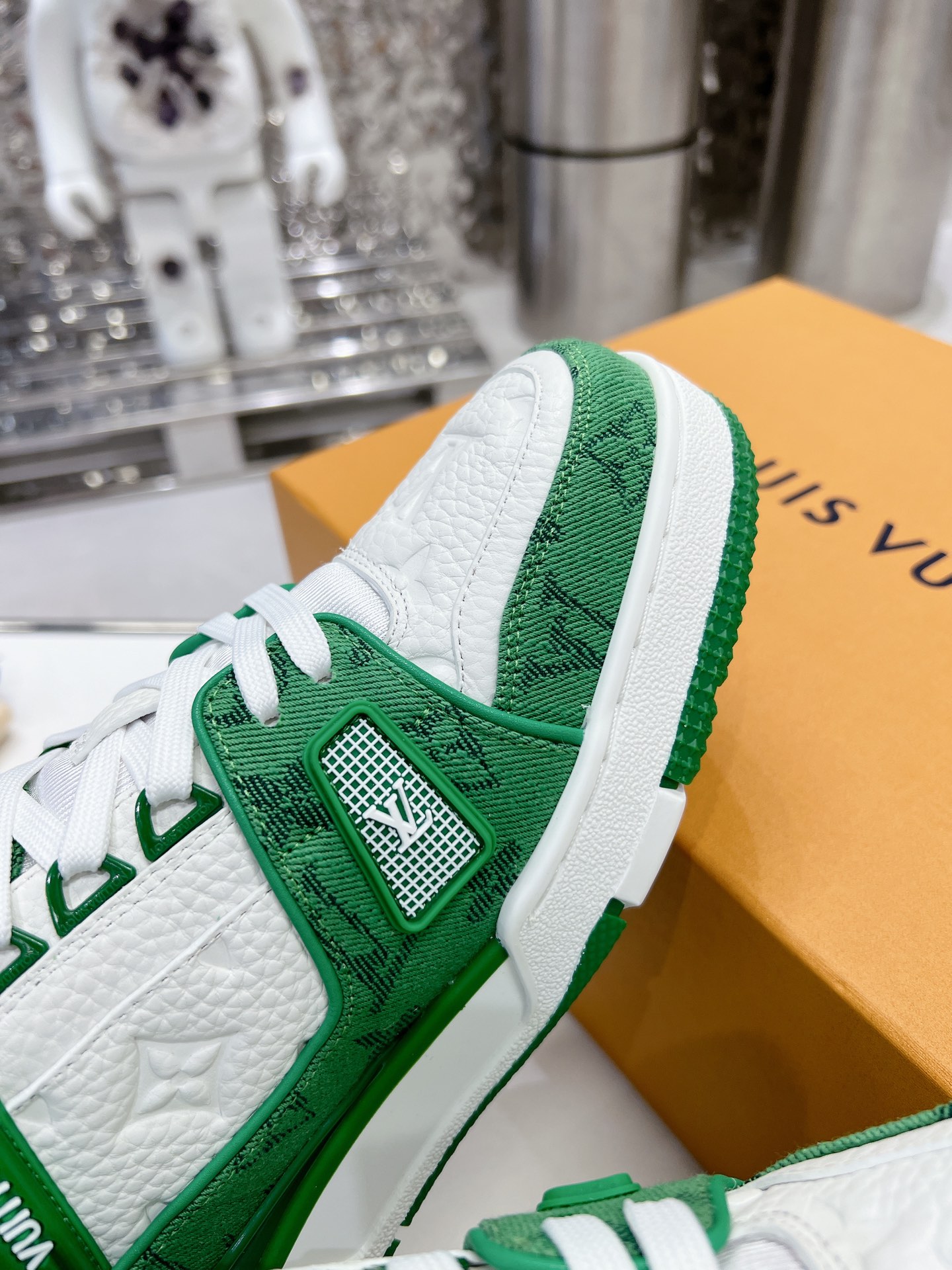 LV shoe