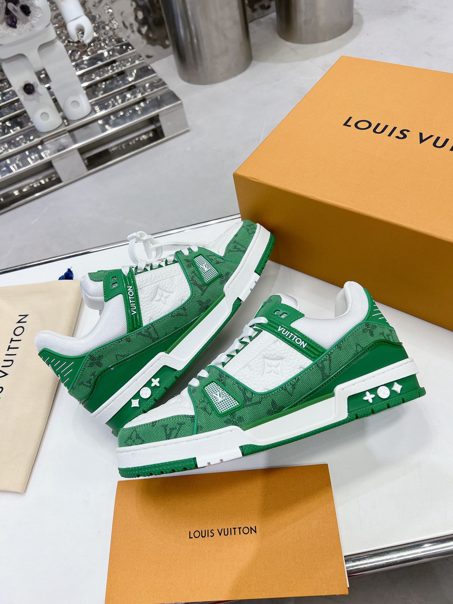 LV shoe