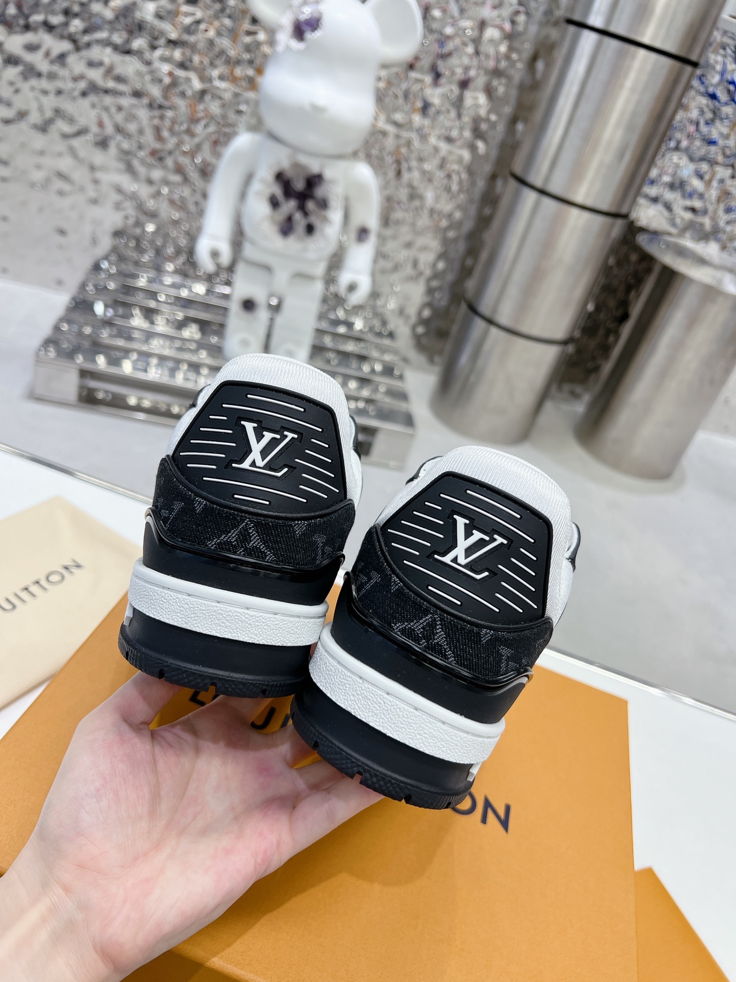 LV shoe