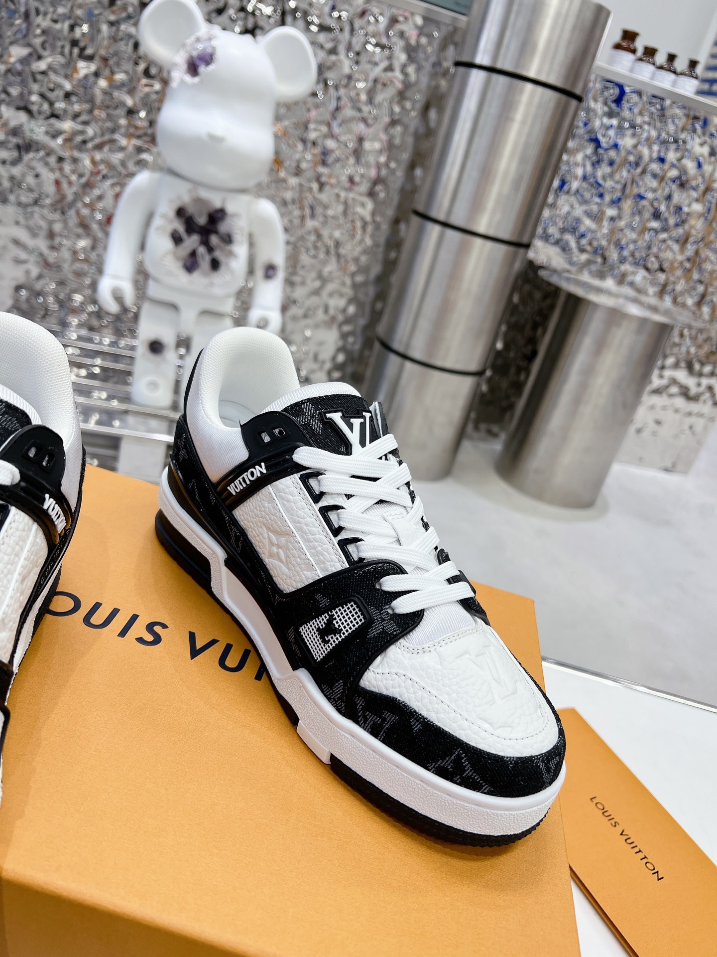 LV shoe