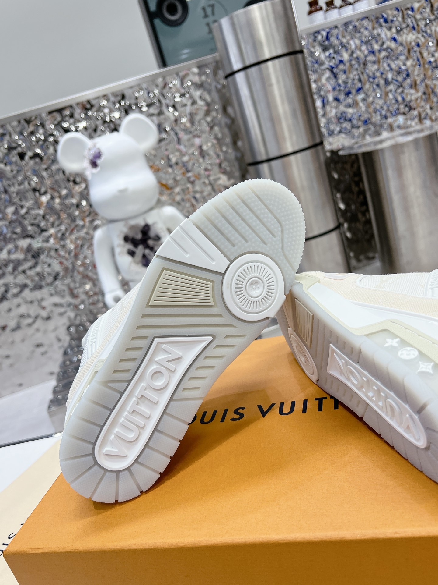 LV shoe