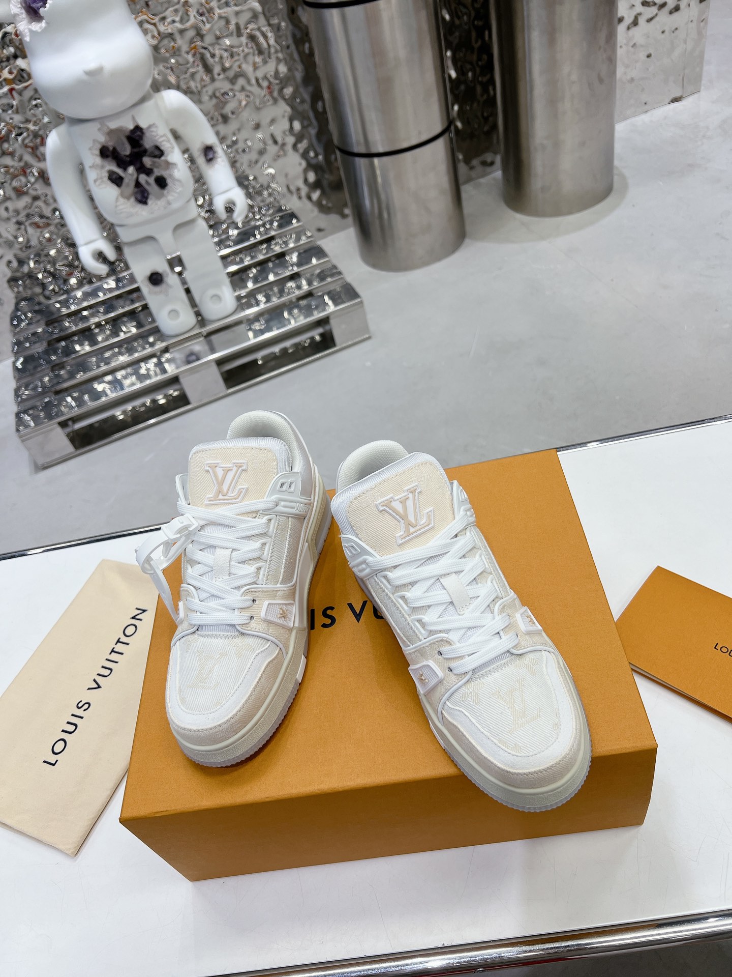 LV shoe
