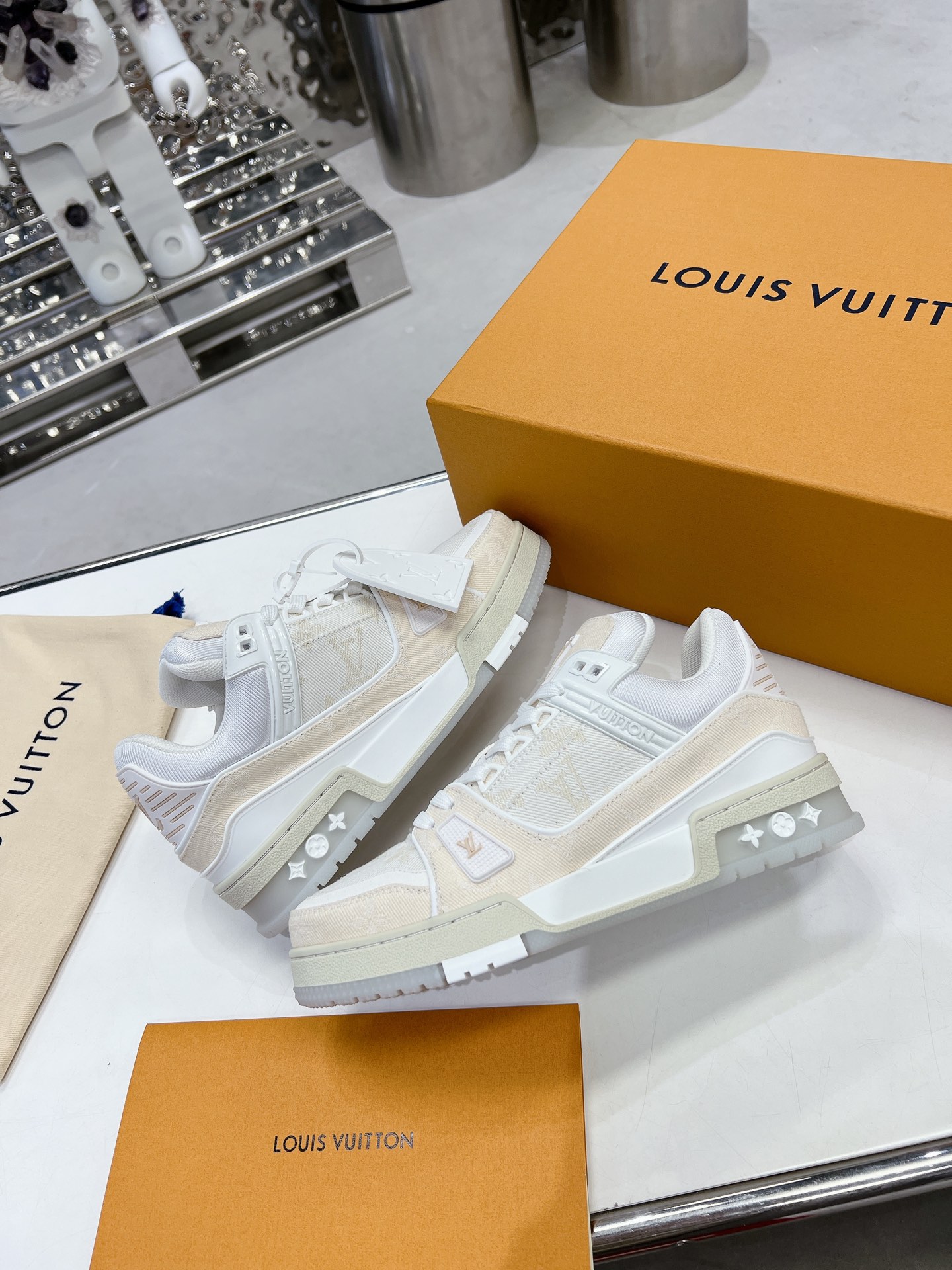 LV shoe