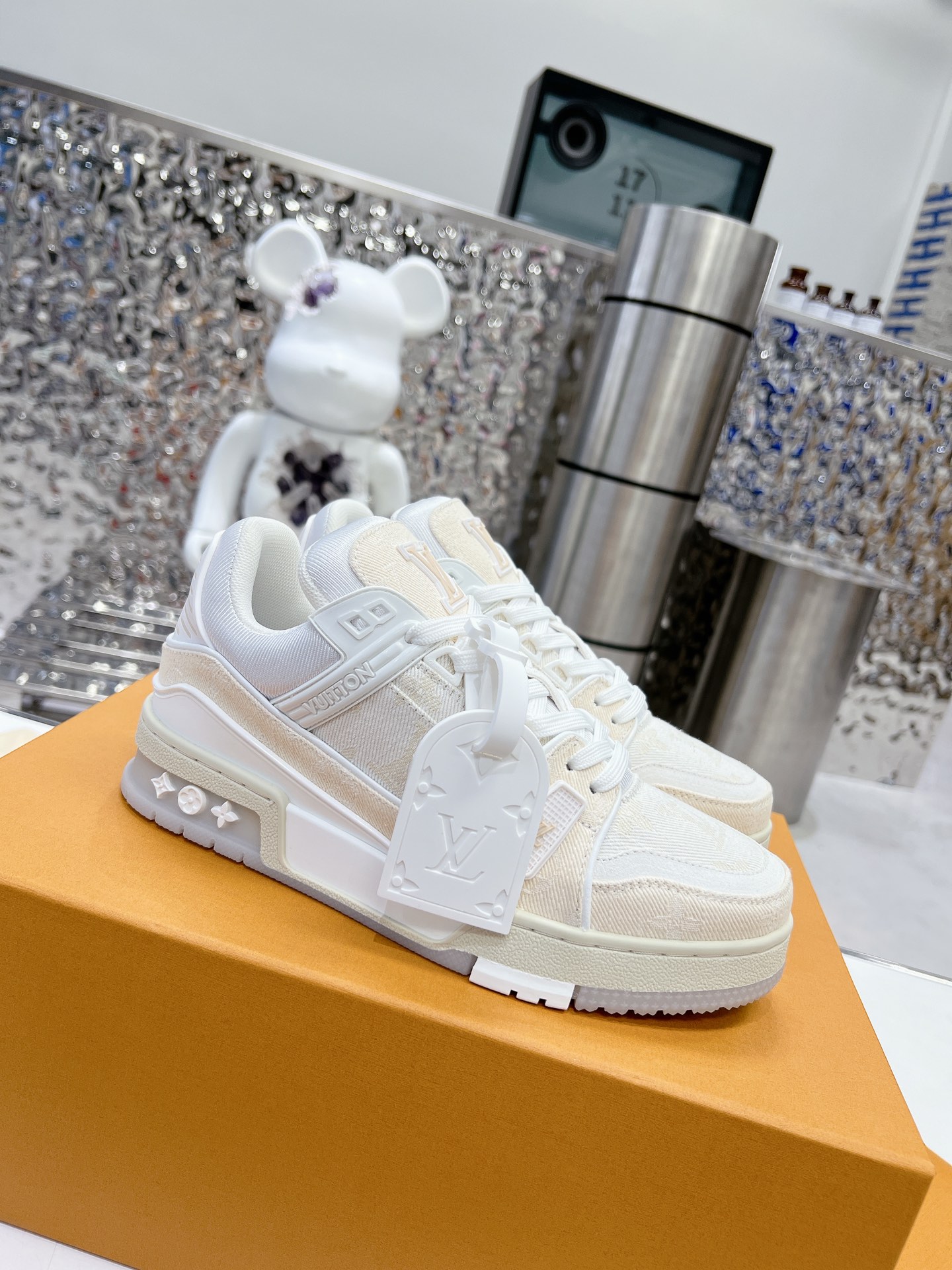 LV shoe