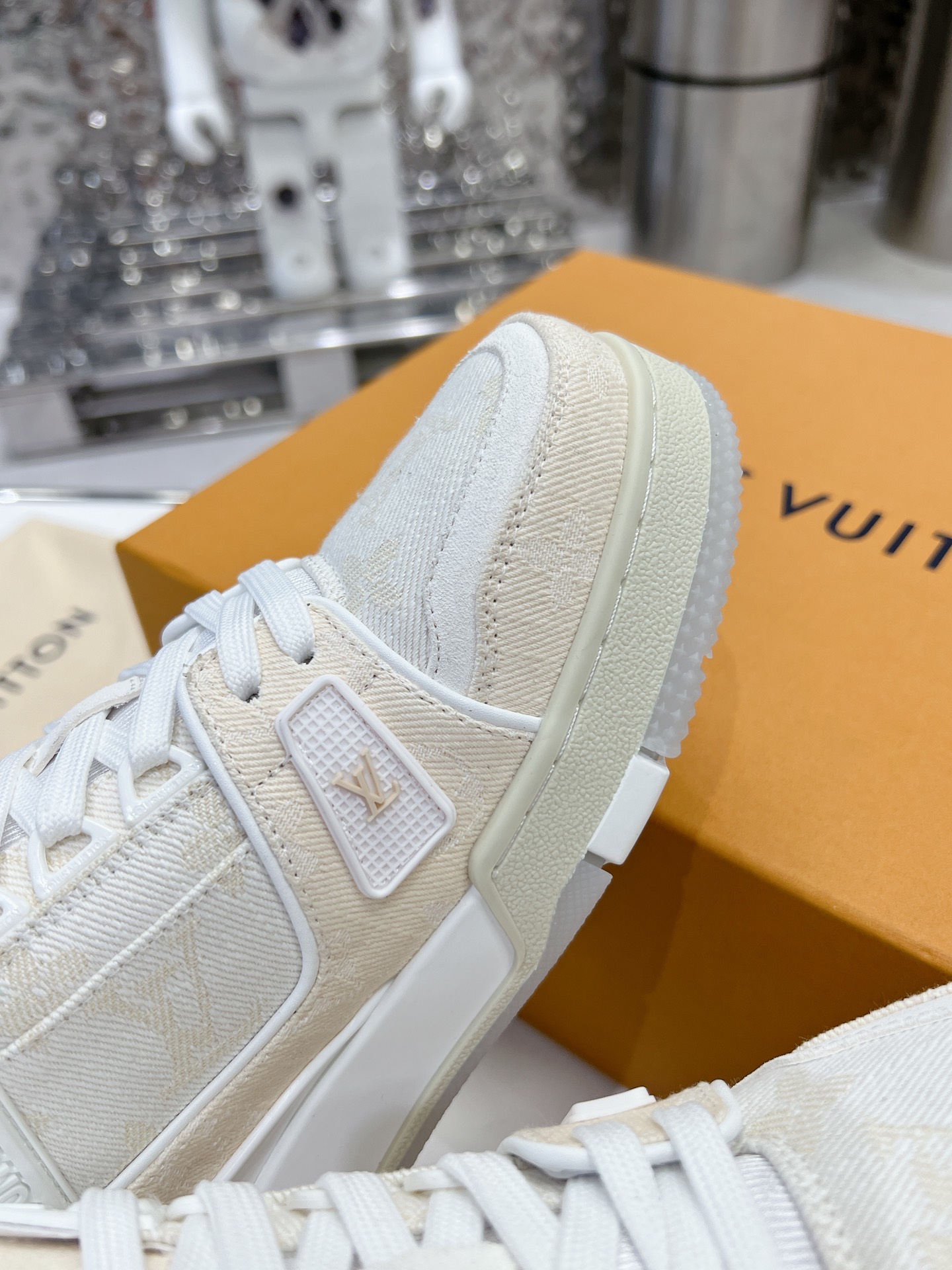 LV shoe