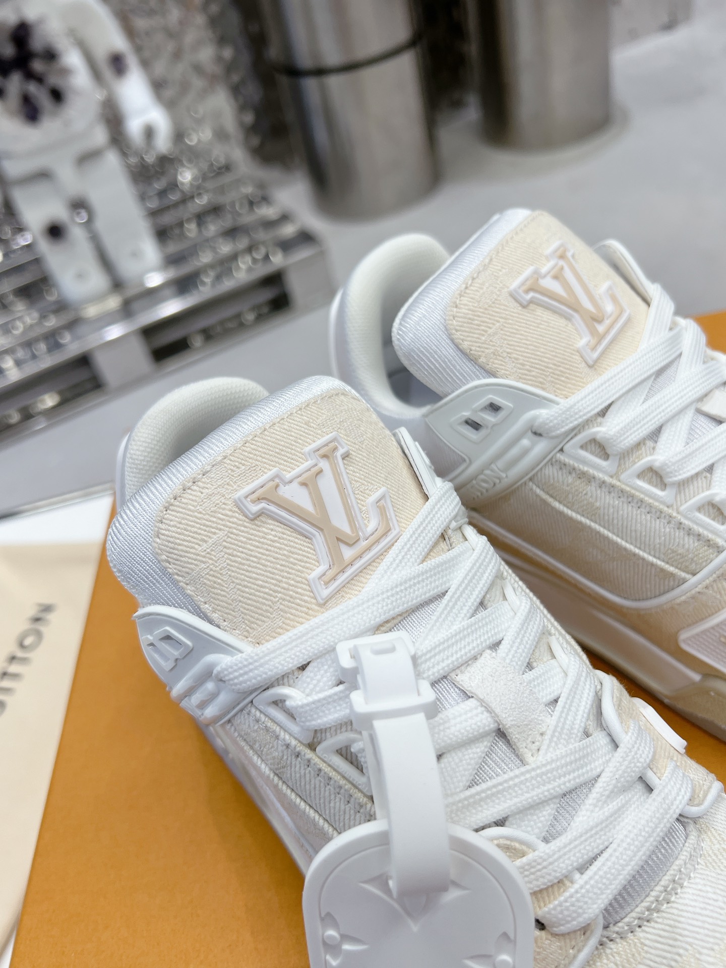 LV shoe