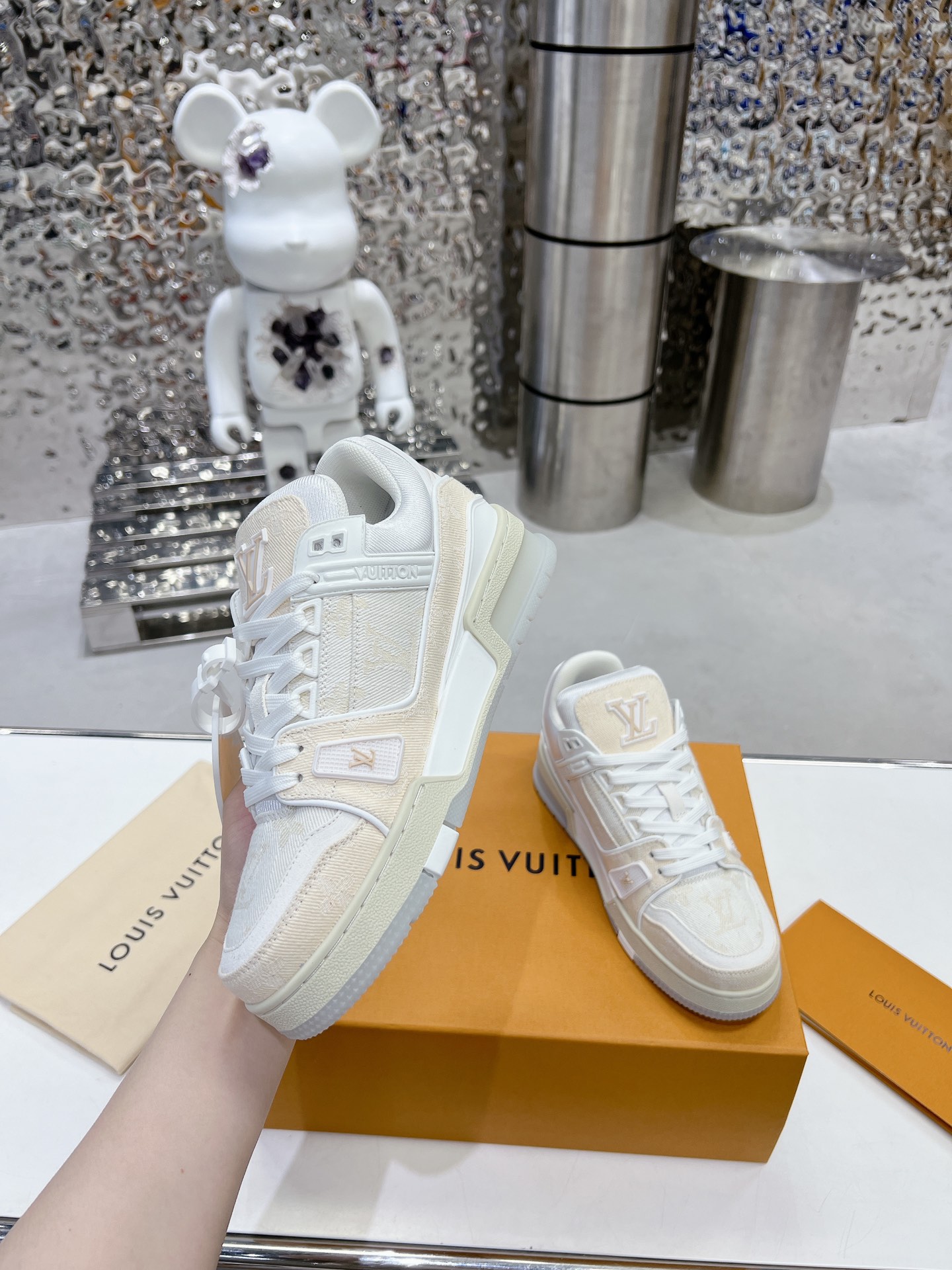 LV shoe